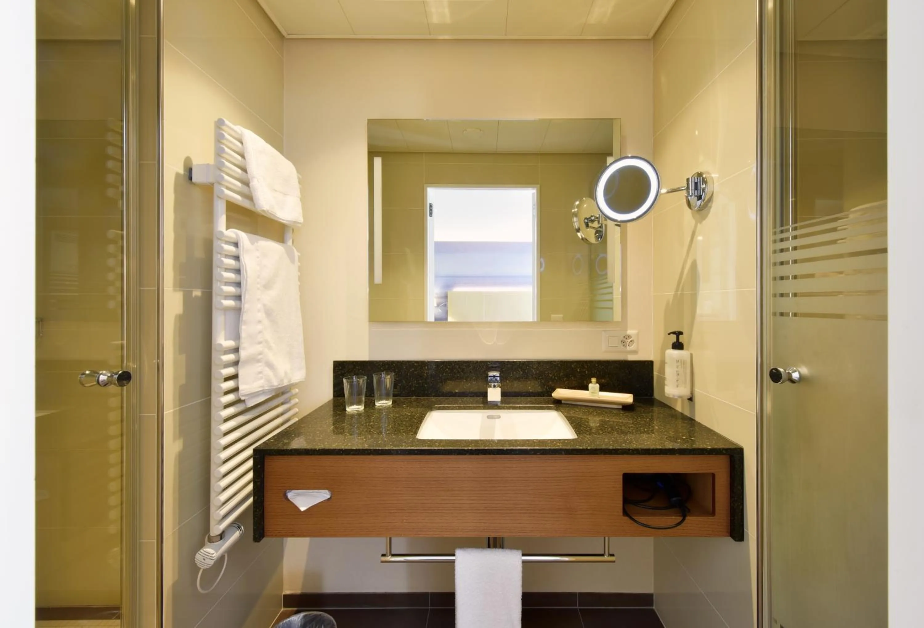 Bathroom in Hôtel de la Paix Lausanne