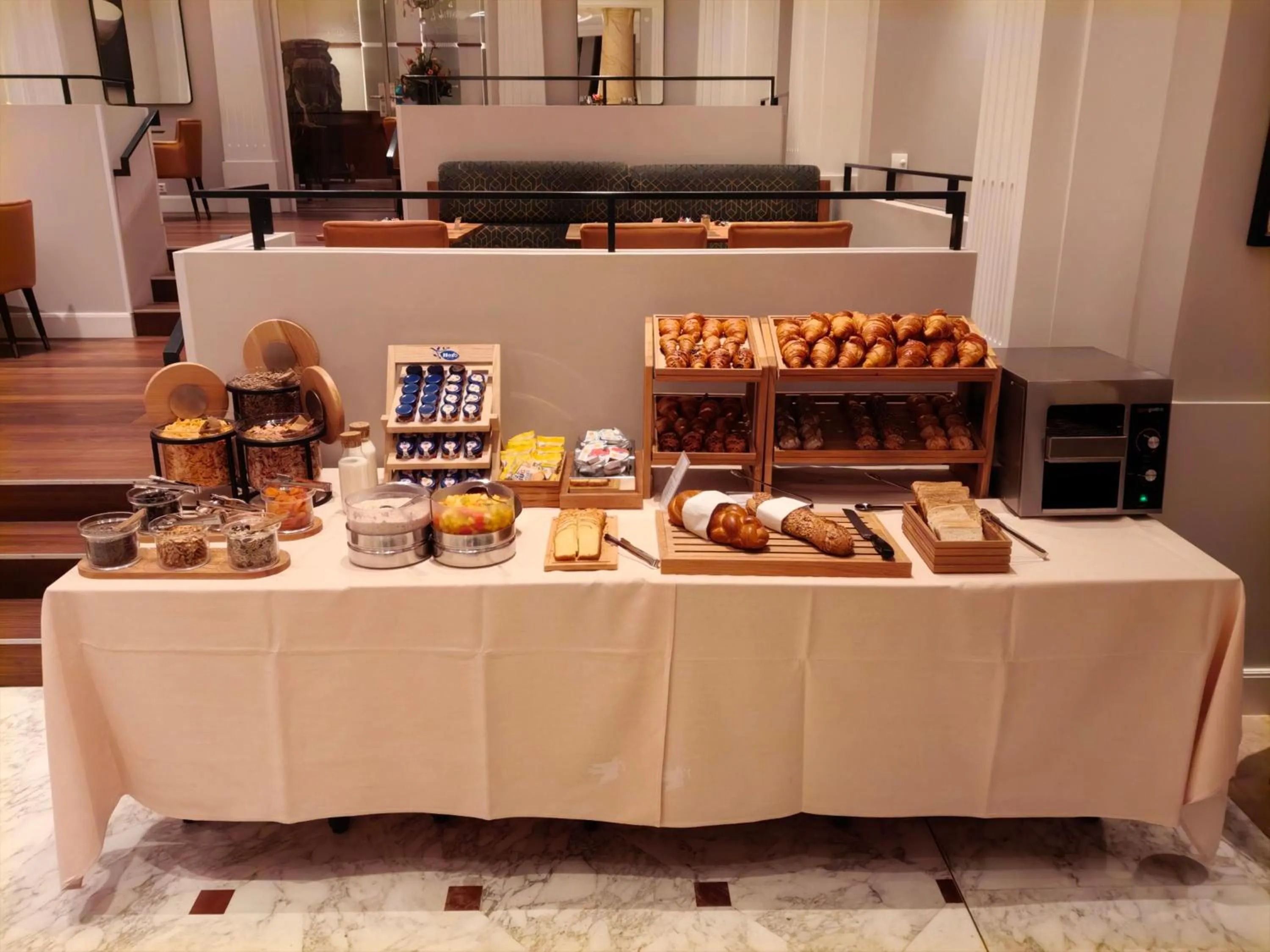 Breakfast in Hôtel de la Paix Lausanne