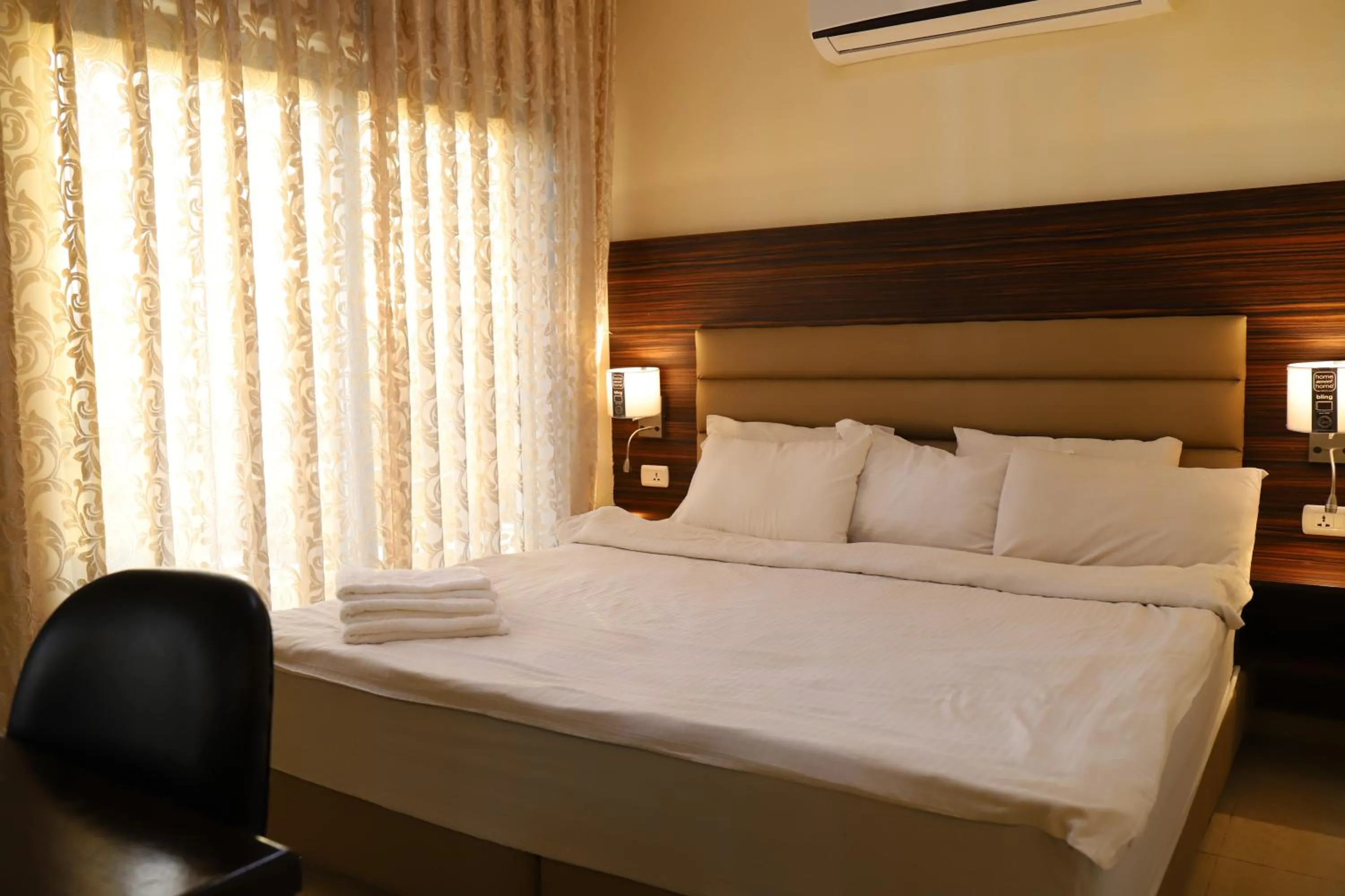 Bed in AlQimah Hotel Apartments
