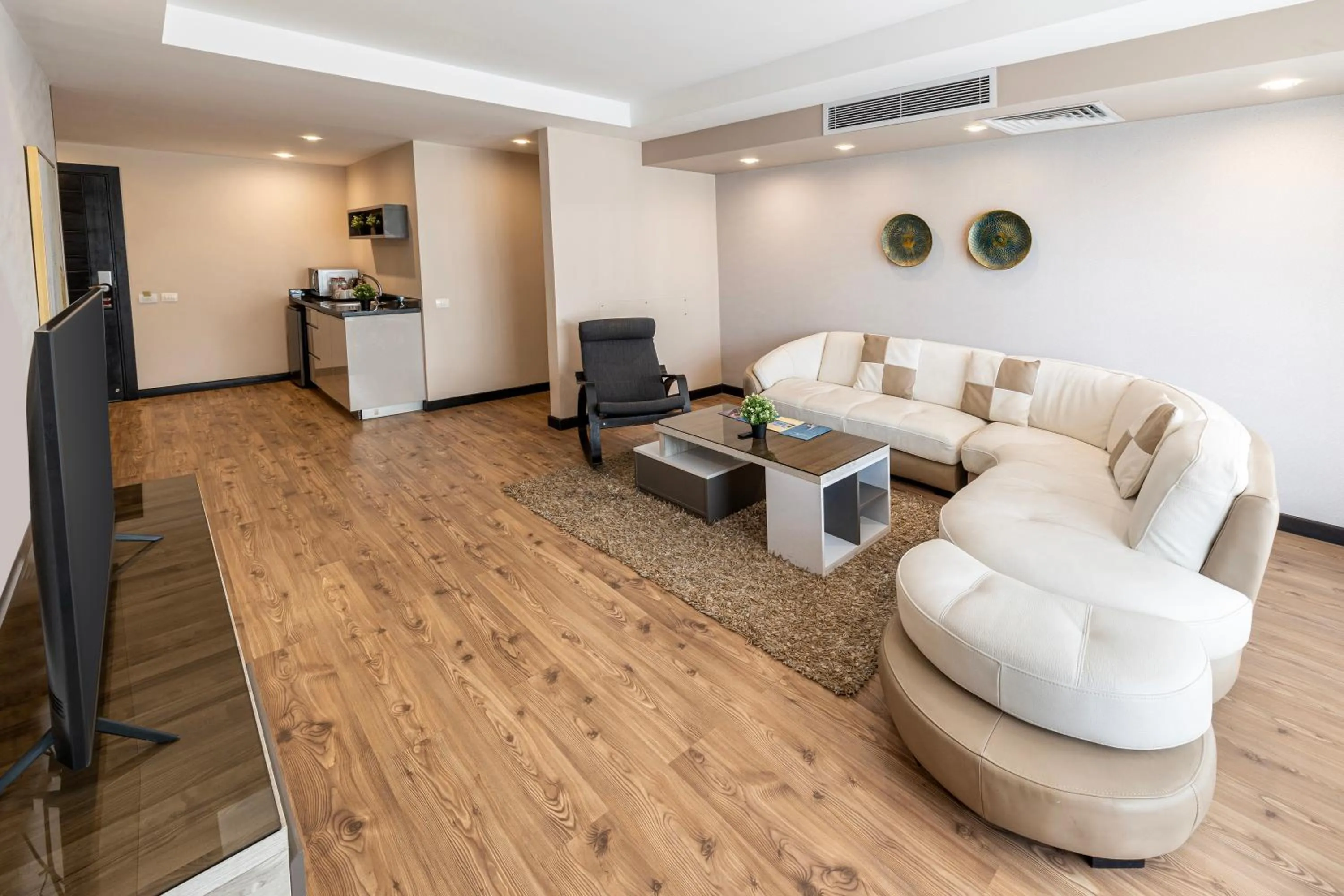 Two-Bedroom Apartment with Pool View in Ocean Blue Studios