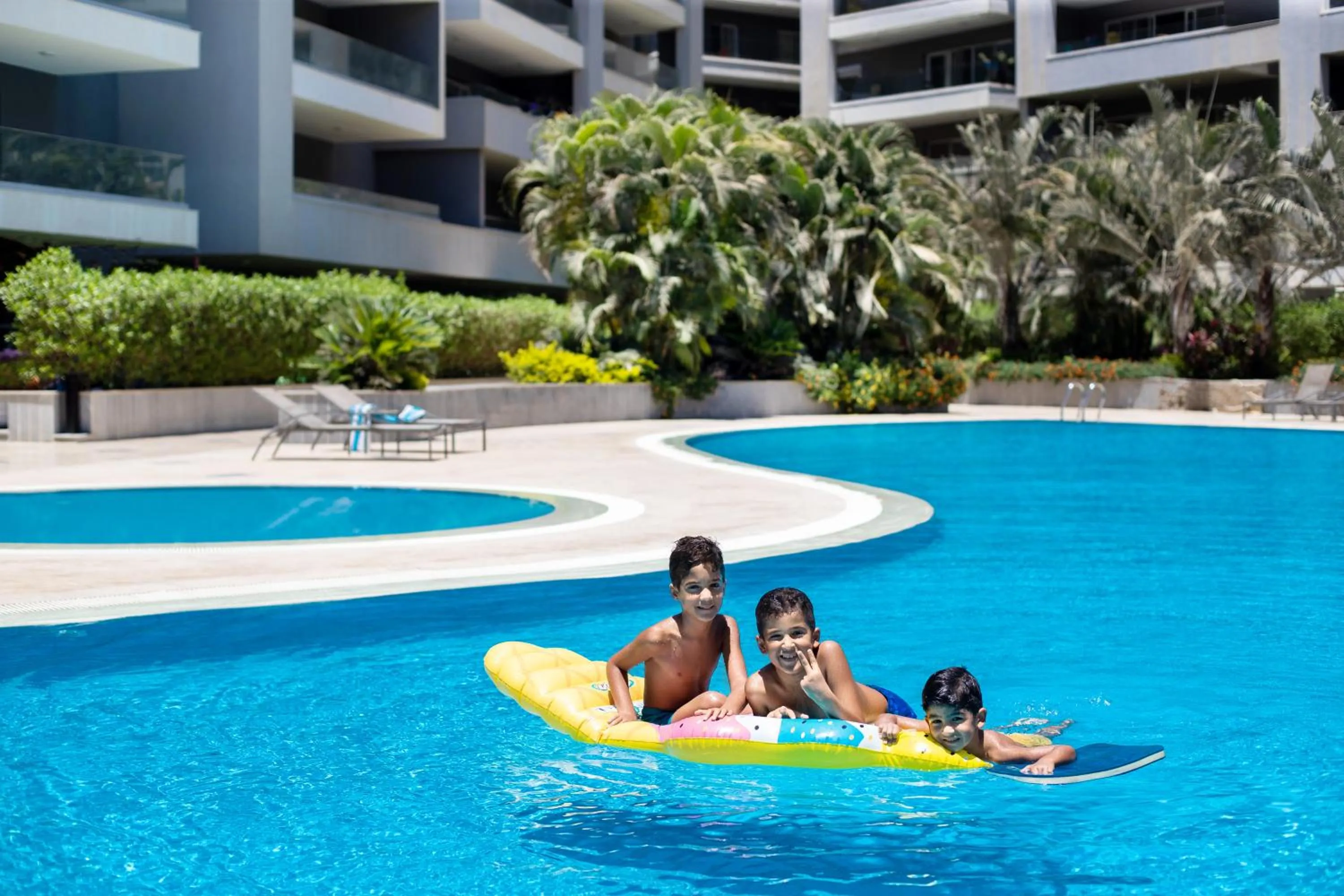 Swimming pool in Ocean Blue Studios