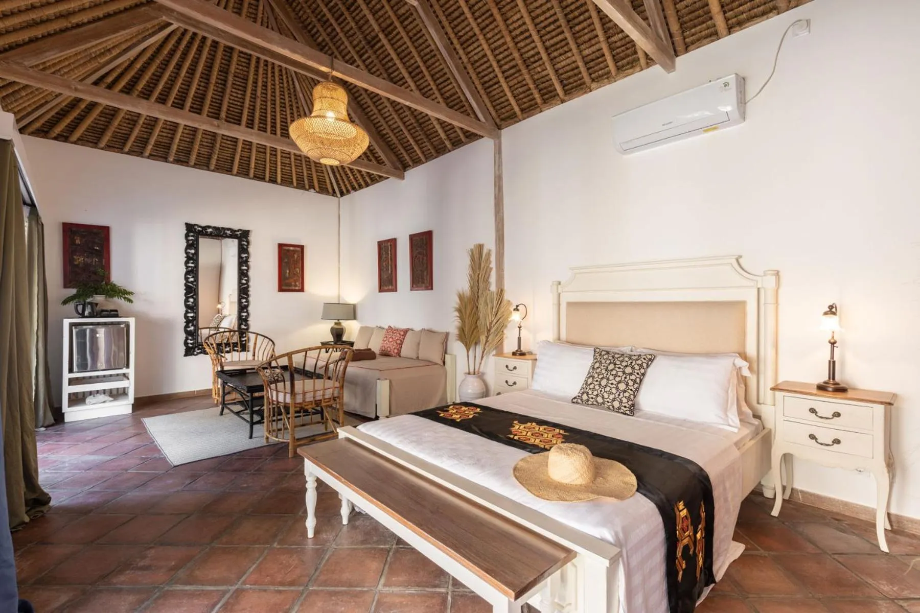 Bed in Amahelia Luxury Resort & Restaurant - Gili Asahan