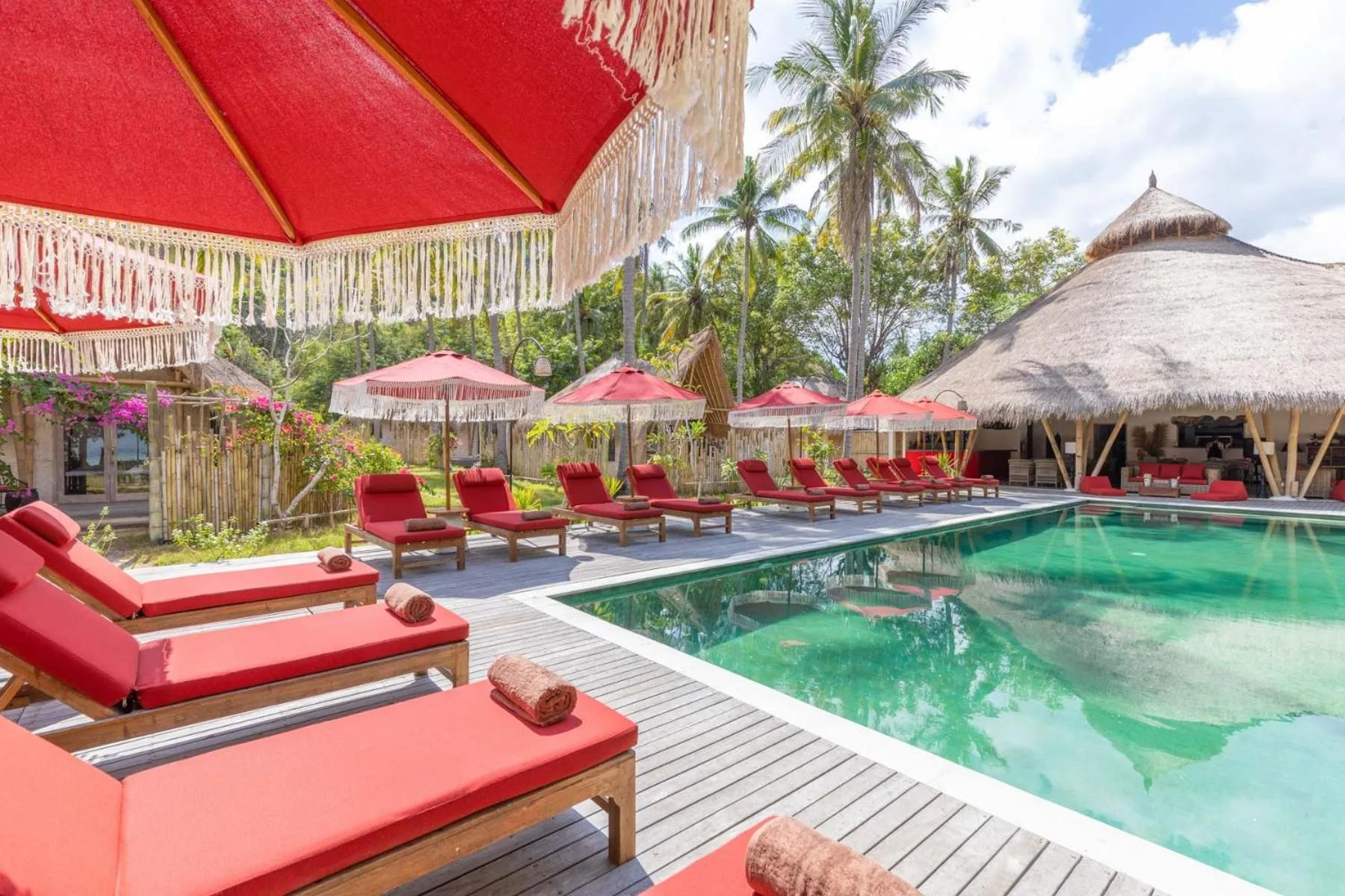 Swimming pool in Amahelia Luxury Resort & Restaurant - Gili Asahan