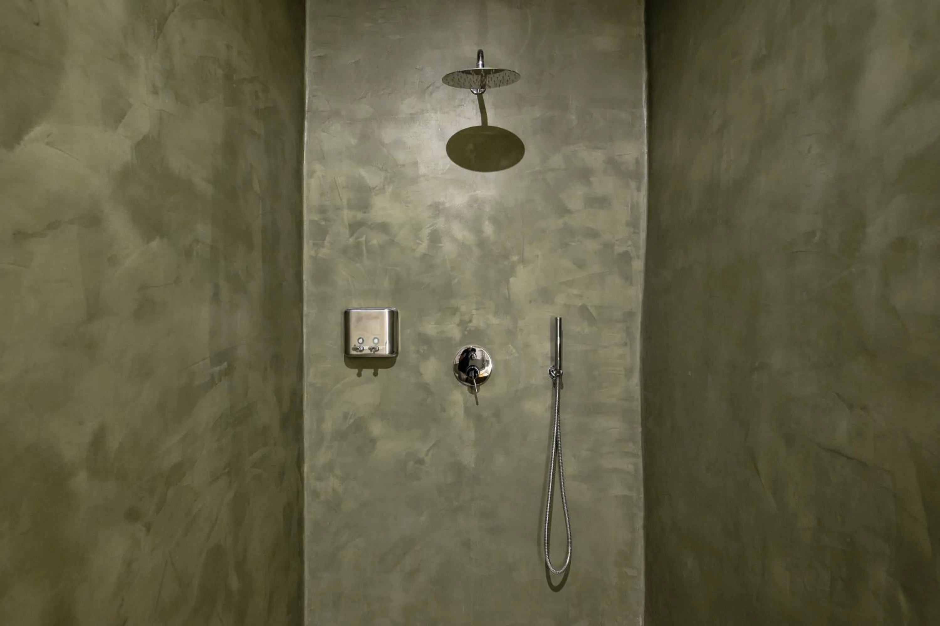 Shower in Borgo delle Pietre
