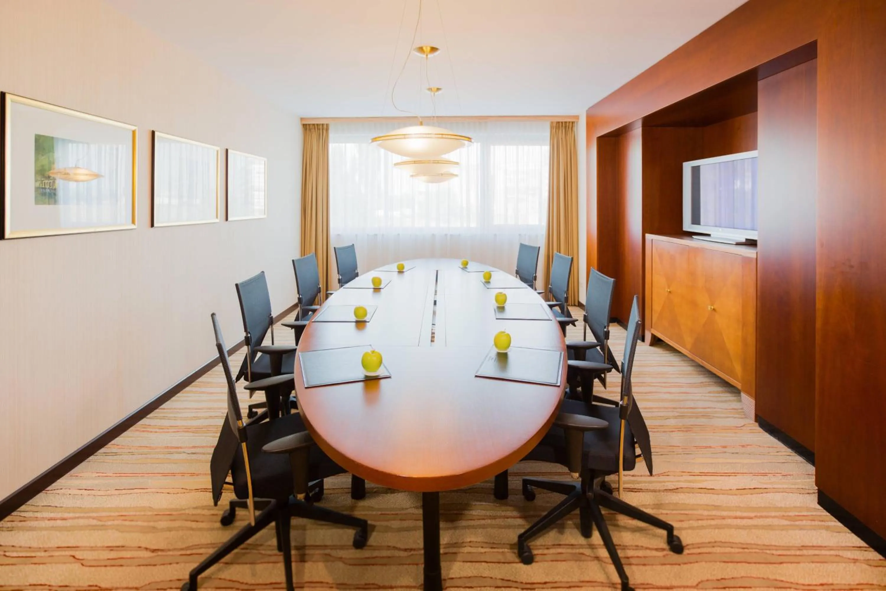Meeting/conference room in Courtyard by Marriott Duesseldorf Hafen