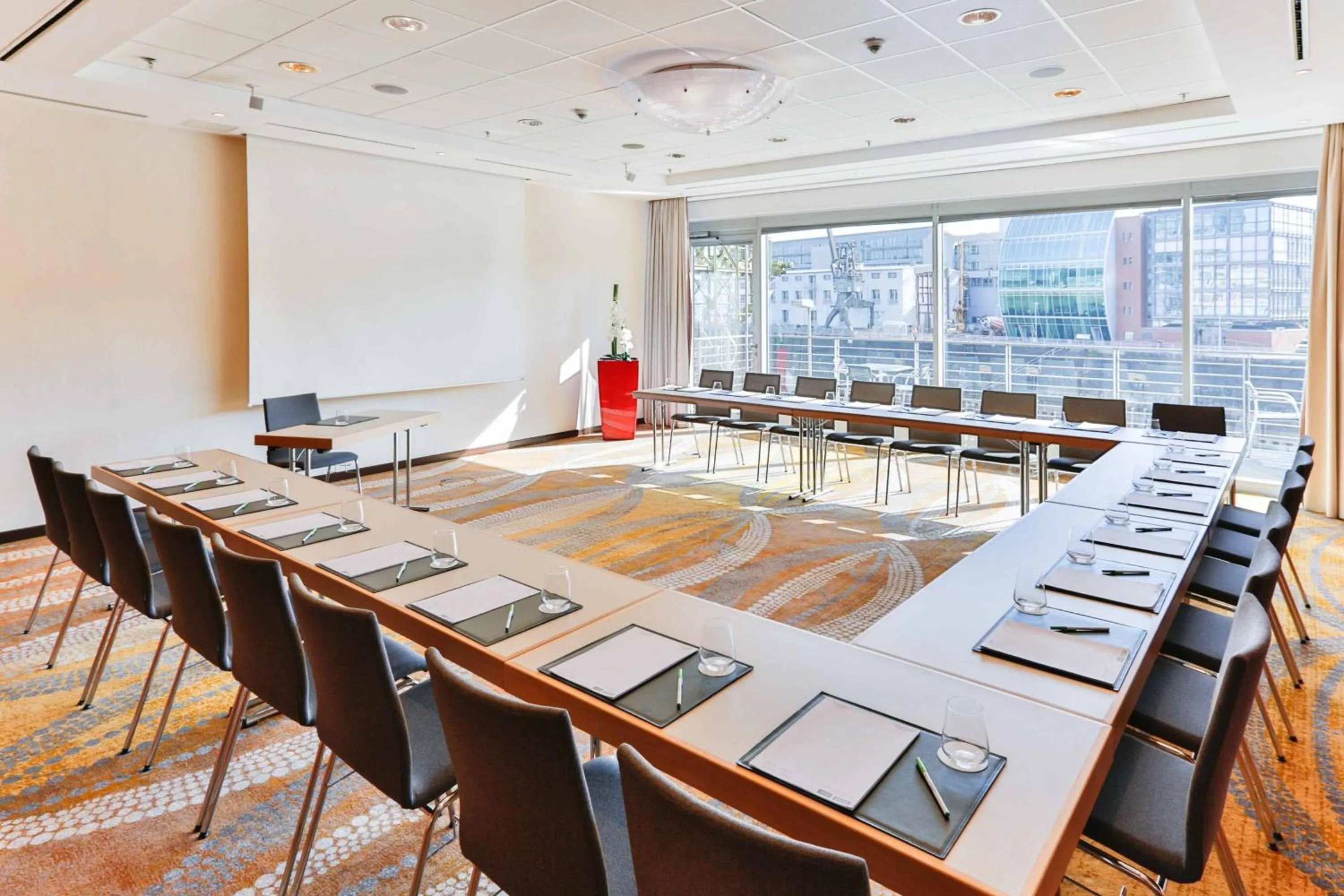 Meeting/conference room in Courtyard by Marriott Duesseldorf Hafen