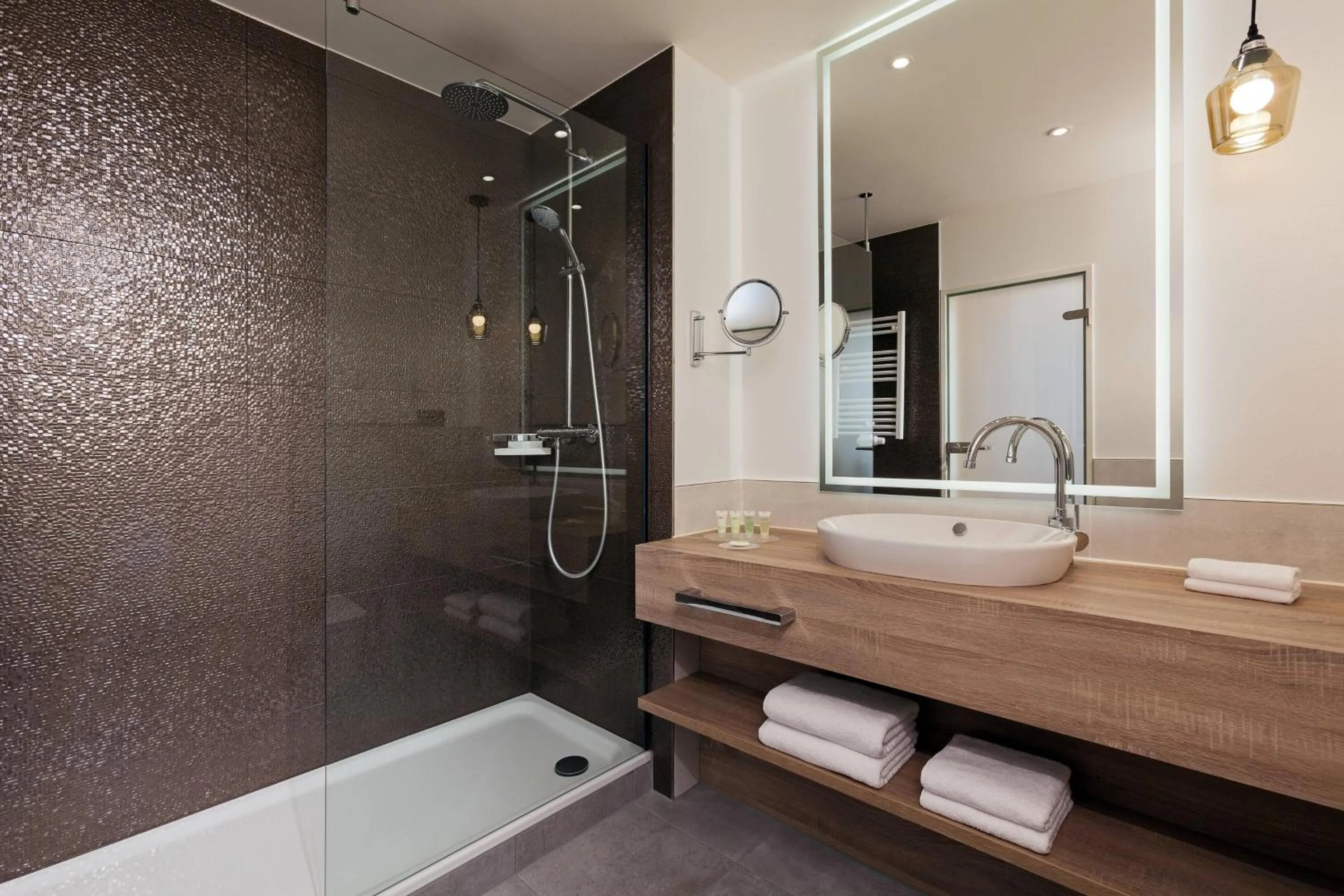 Bathroom in Courtyard by Marriott Hamburg Airport