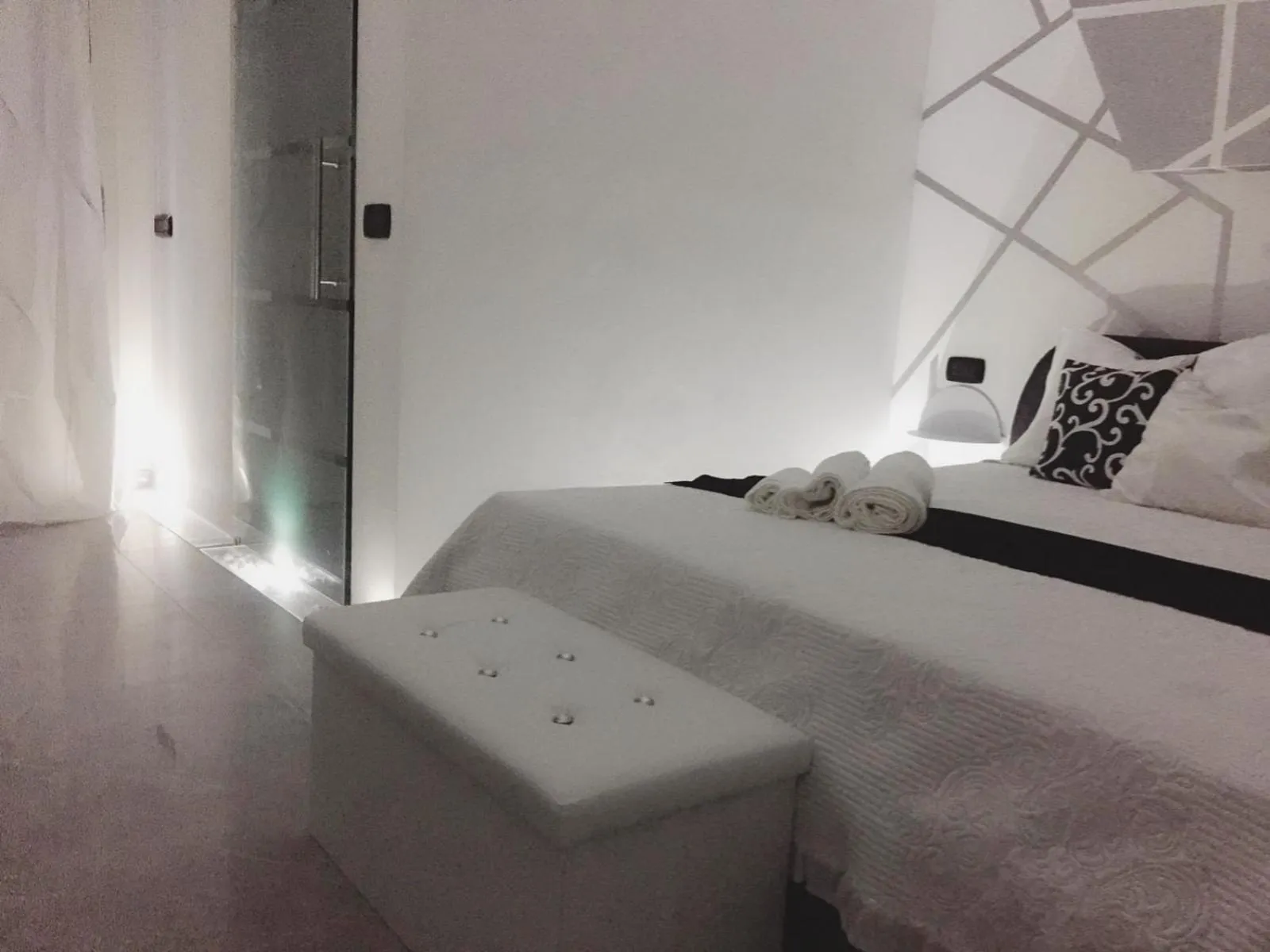 Photo of the whole room in IsadeMar