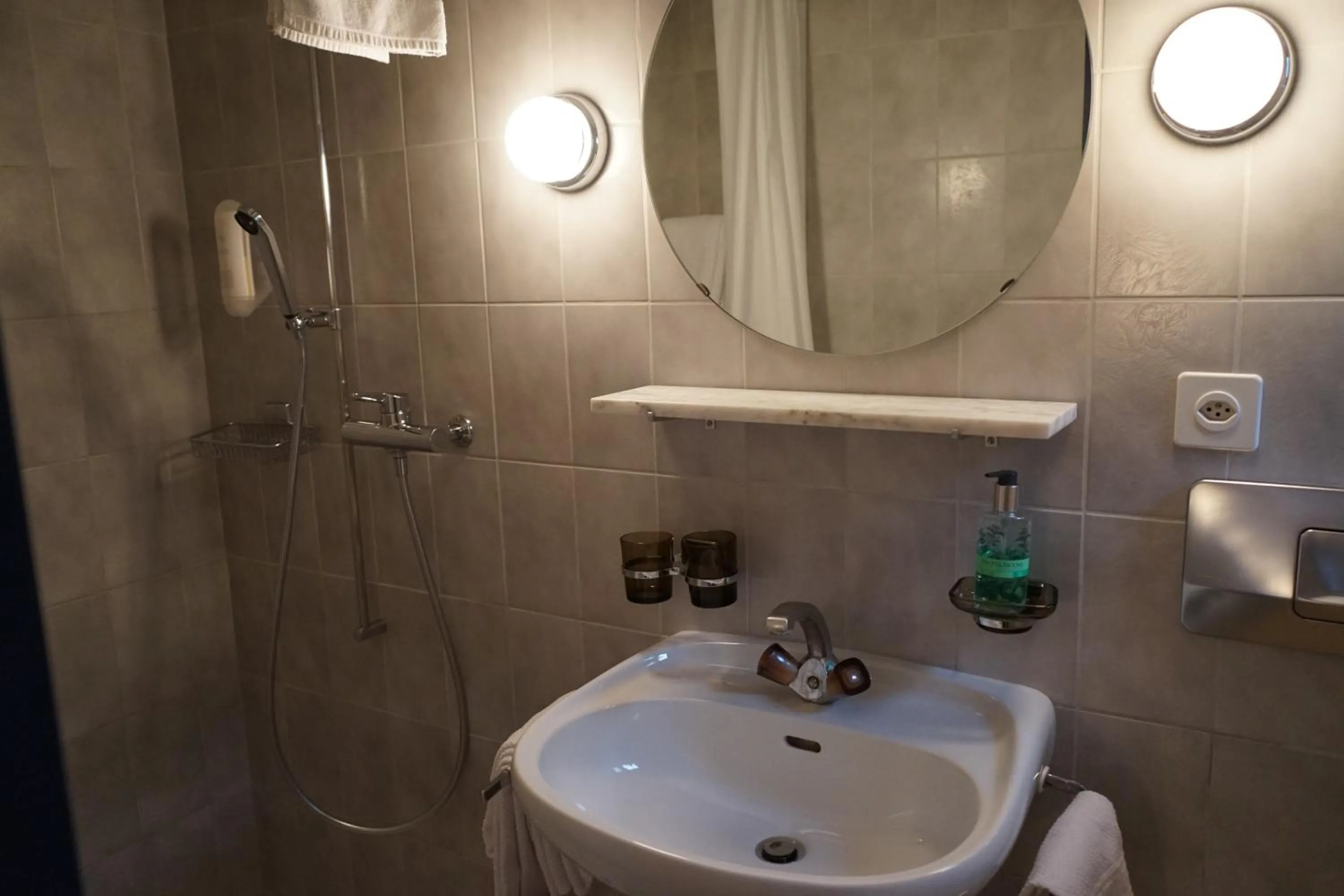 Bathroom in Hotel Schiffahrt