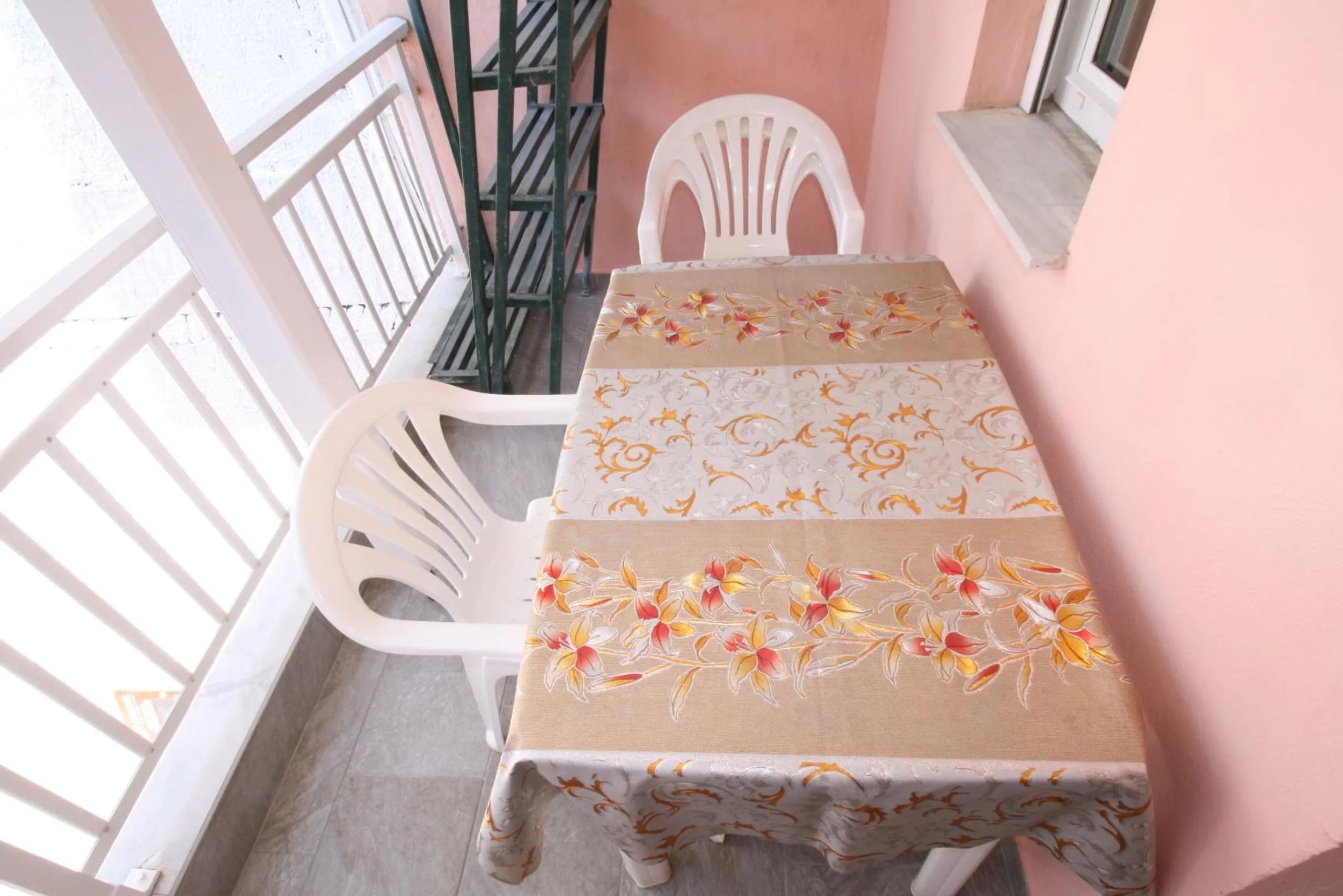 Balcony/Terrace in SARTI CENTER studios