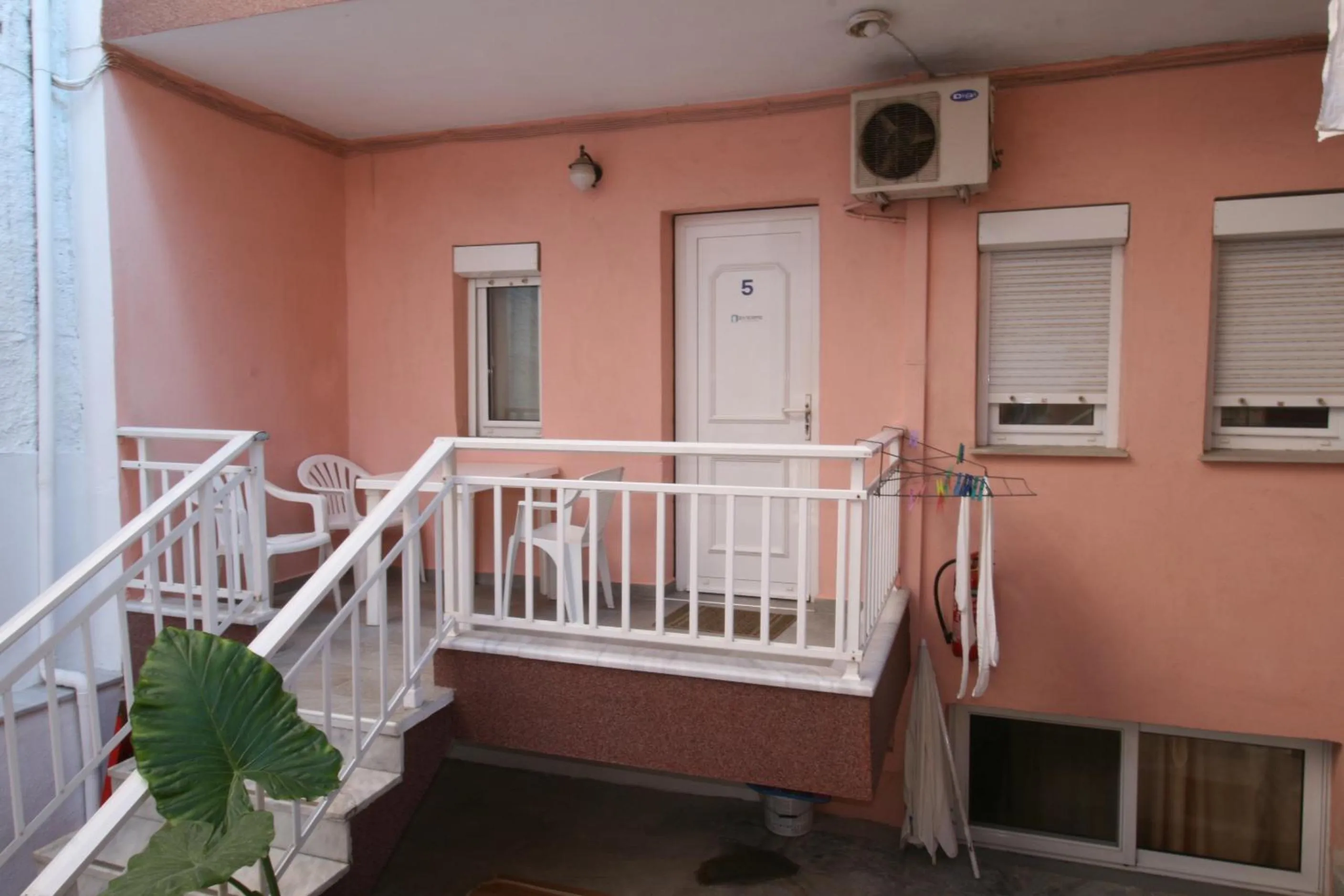 Facade/entrance in SARTI CENTER studios