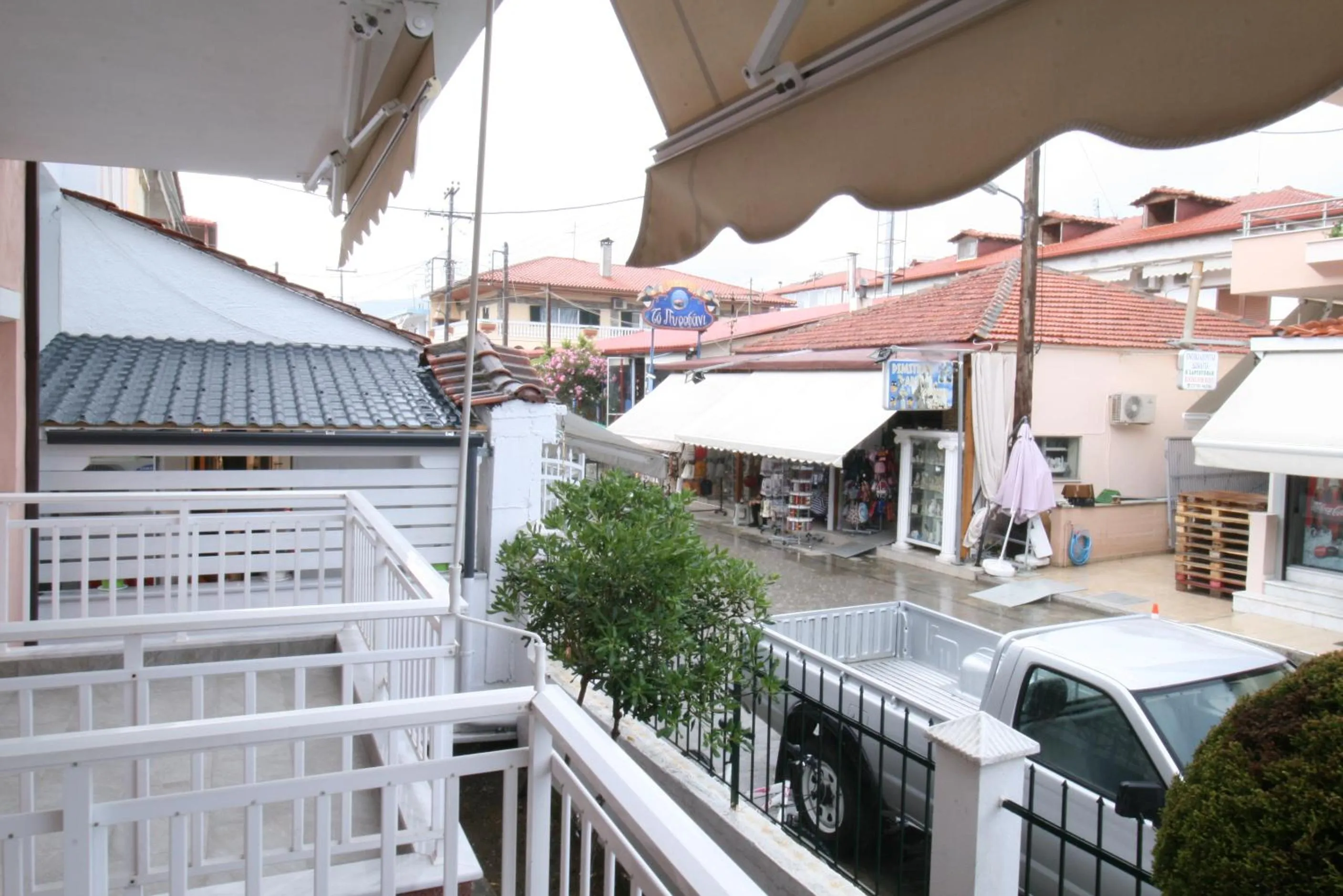 Balcony/Terrace in SARTI CENTER studios