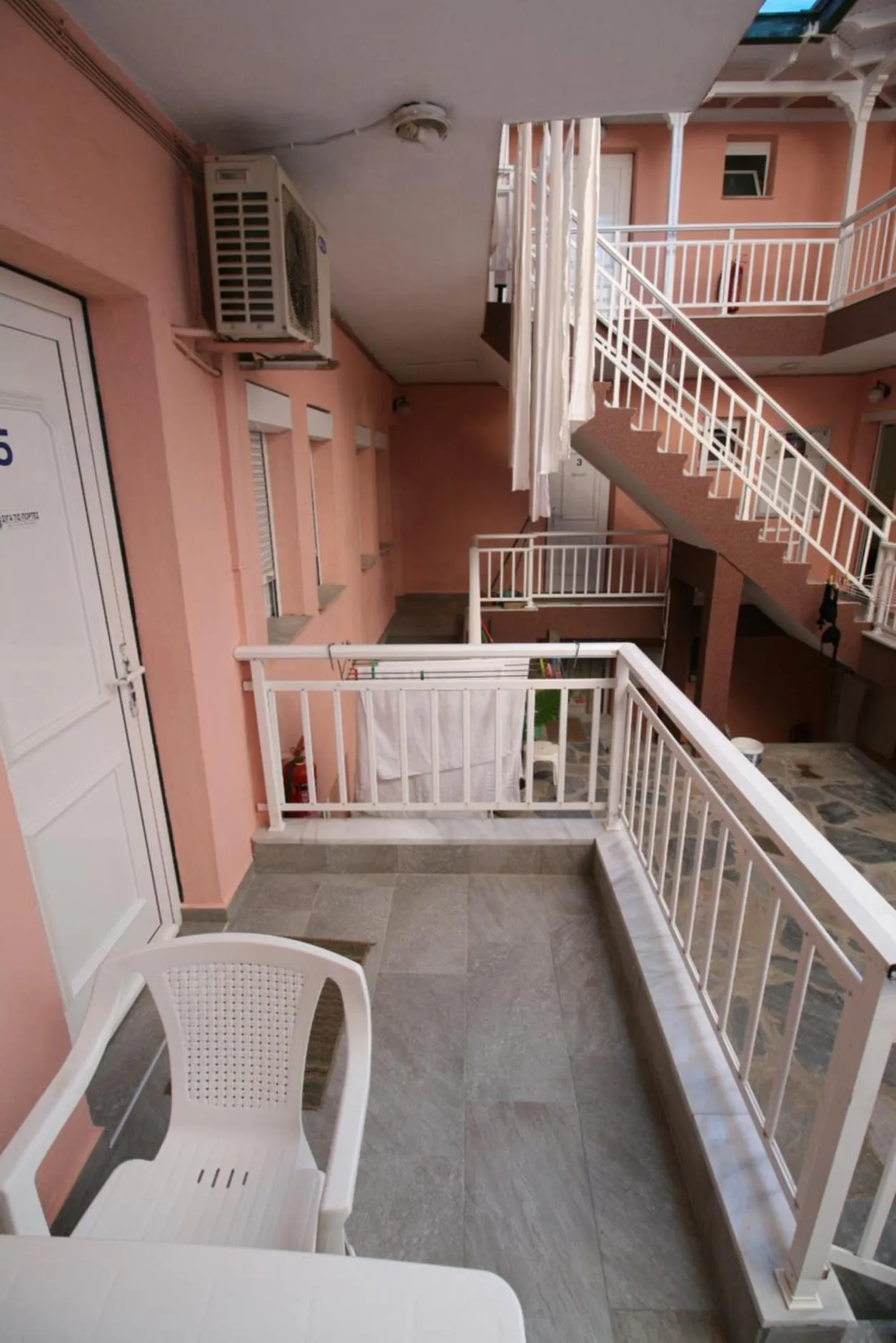 Balcony/Terrace in SARTI CENTER studios