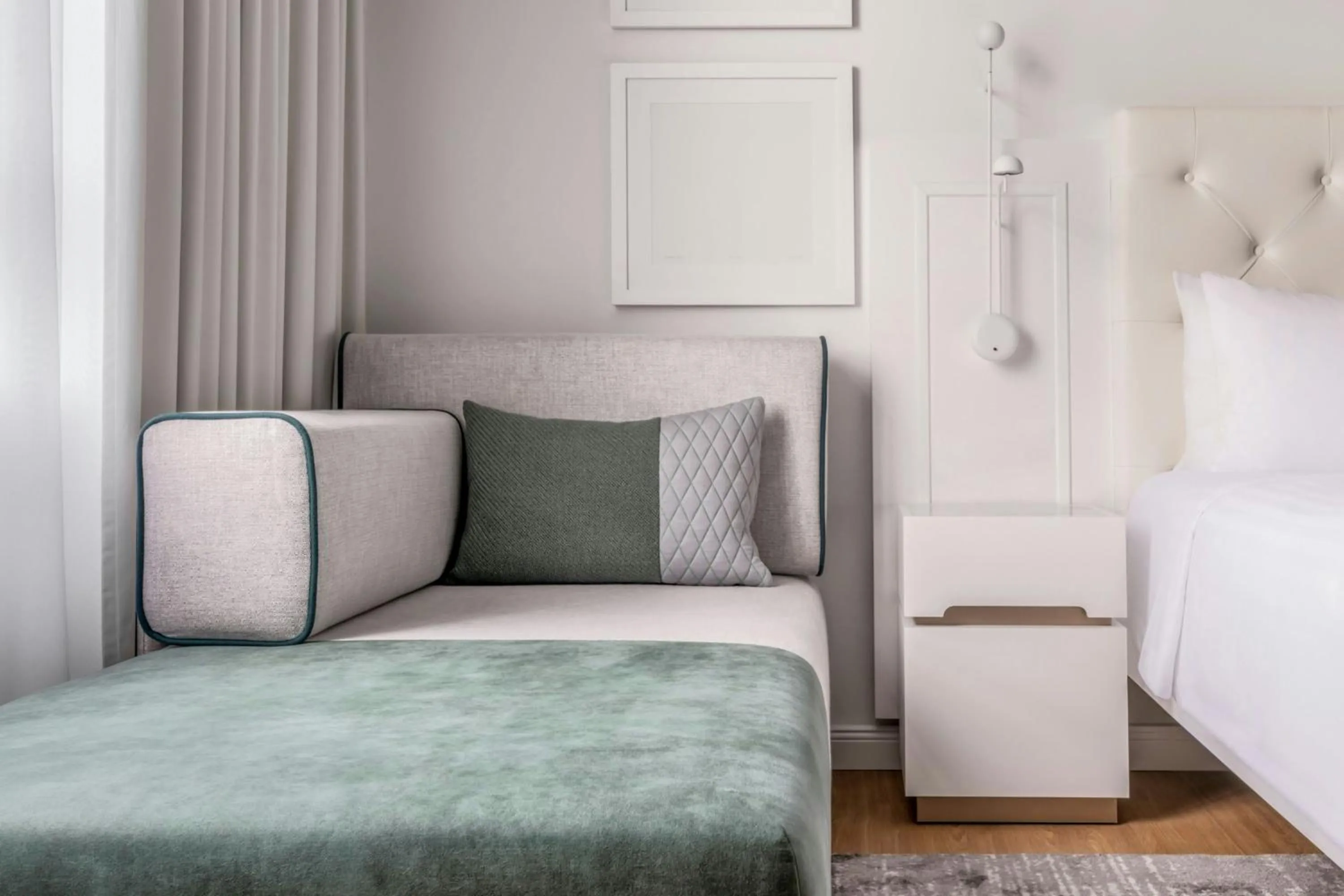 Lounge or bar, Bed in Munich Marriott Hotel