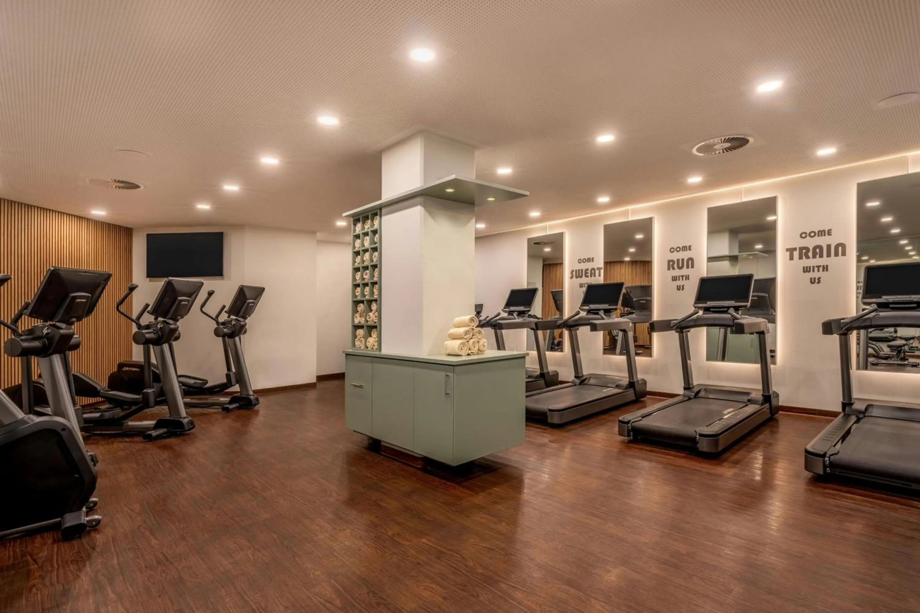 Fitness centre/facilities in Munich Marriott Hotel