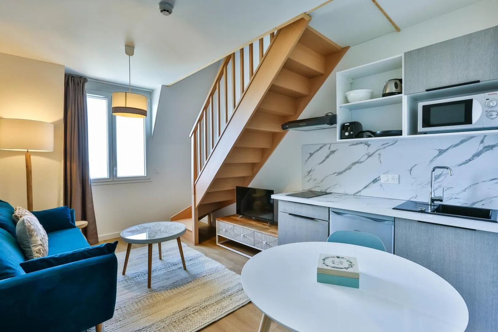 Kitchen or kitchenette in Hôtel & Spa FACE À LA MER