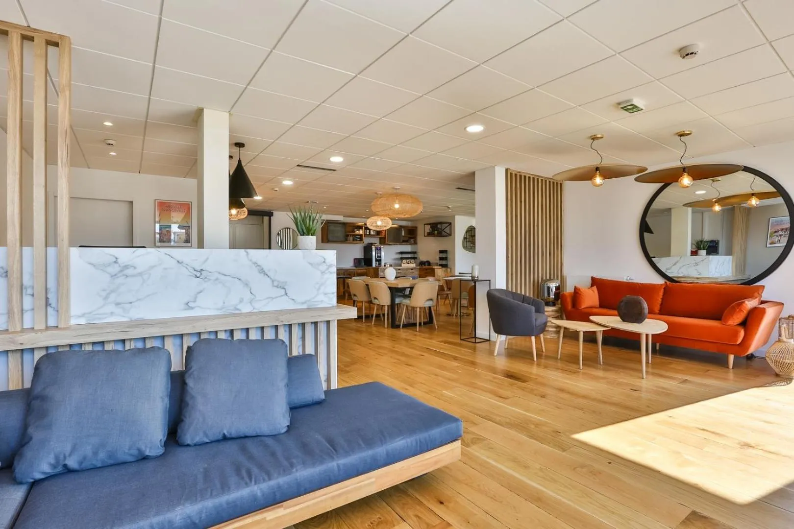 Lobby or reception in Hôtel & Spa FACE À LA MER