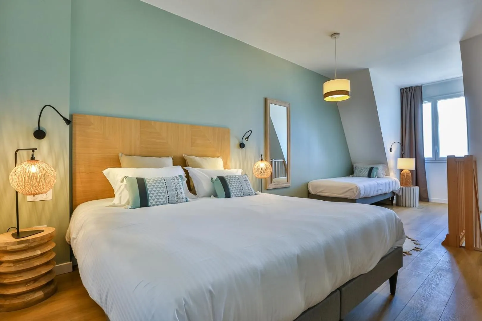 Bedroom, Bed in Hôtel & Spa FACE À LA MER