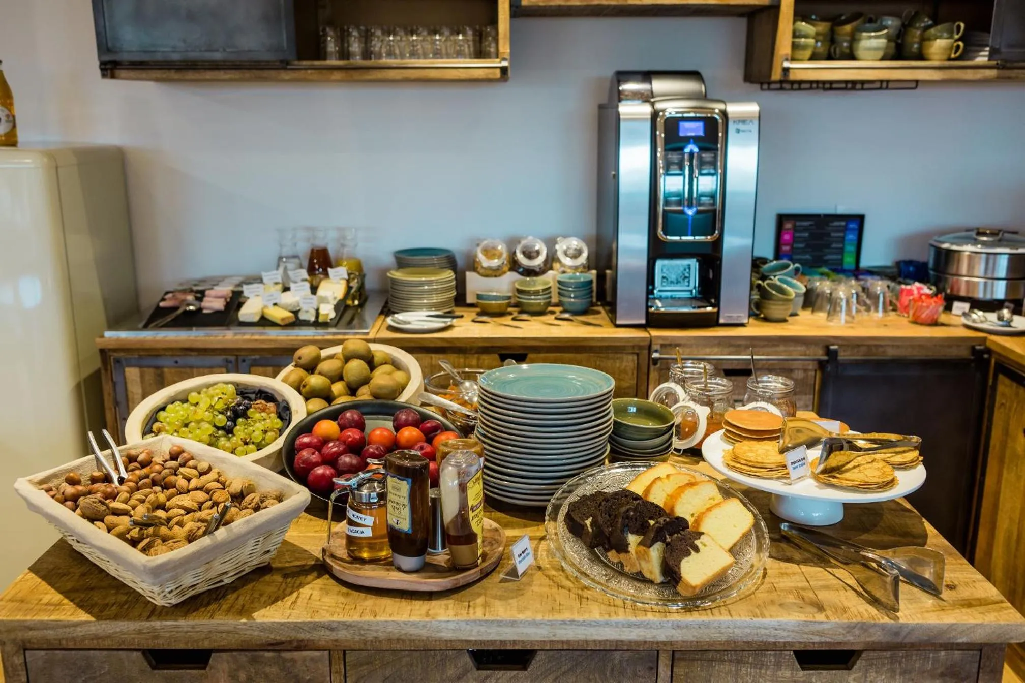 Buffet breakfast in Hôtel & Spa FACE À LA MER