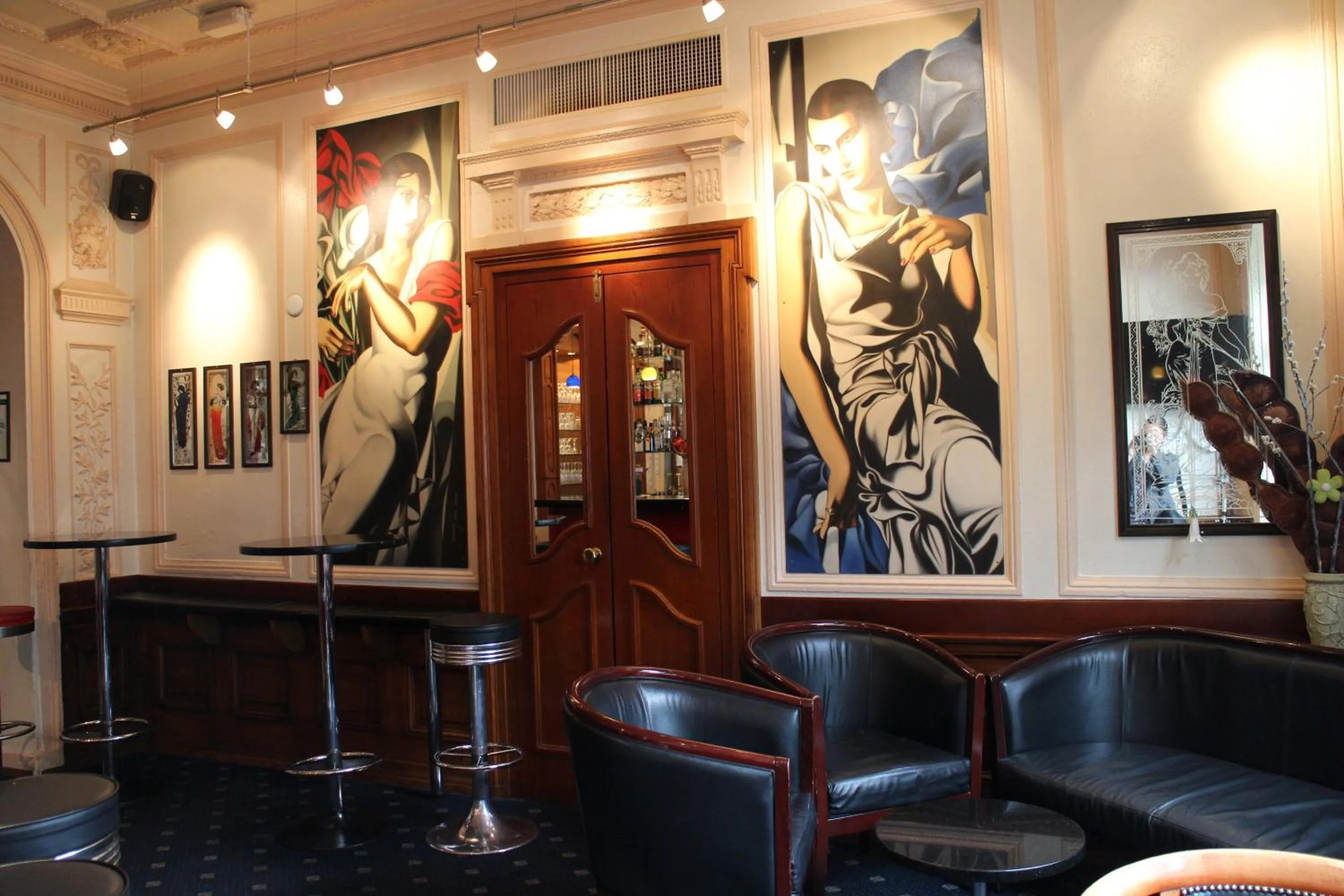 Communal lounge/ TV room in Hotel Rigi Vitznau