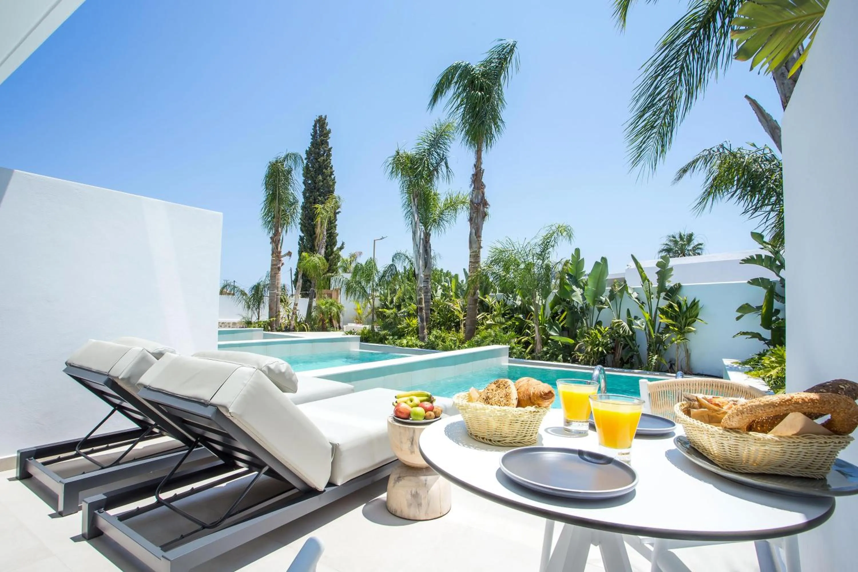 Swimming pool in Vanik Suites