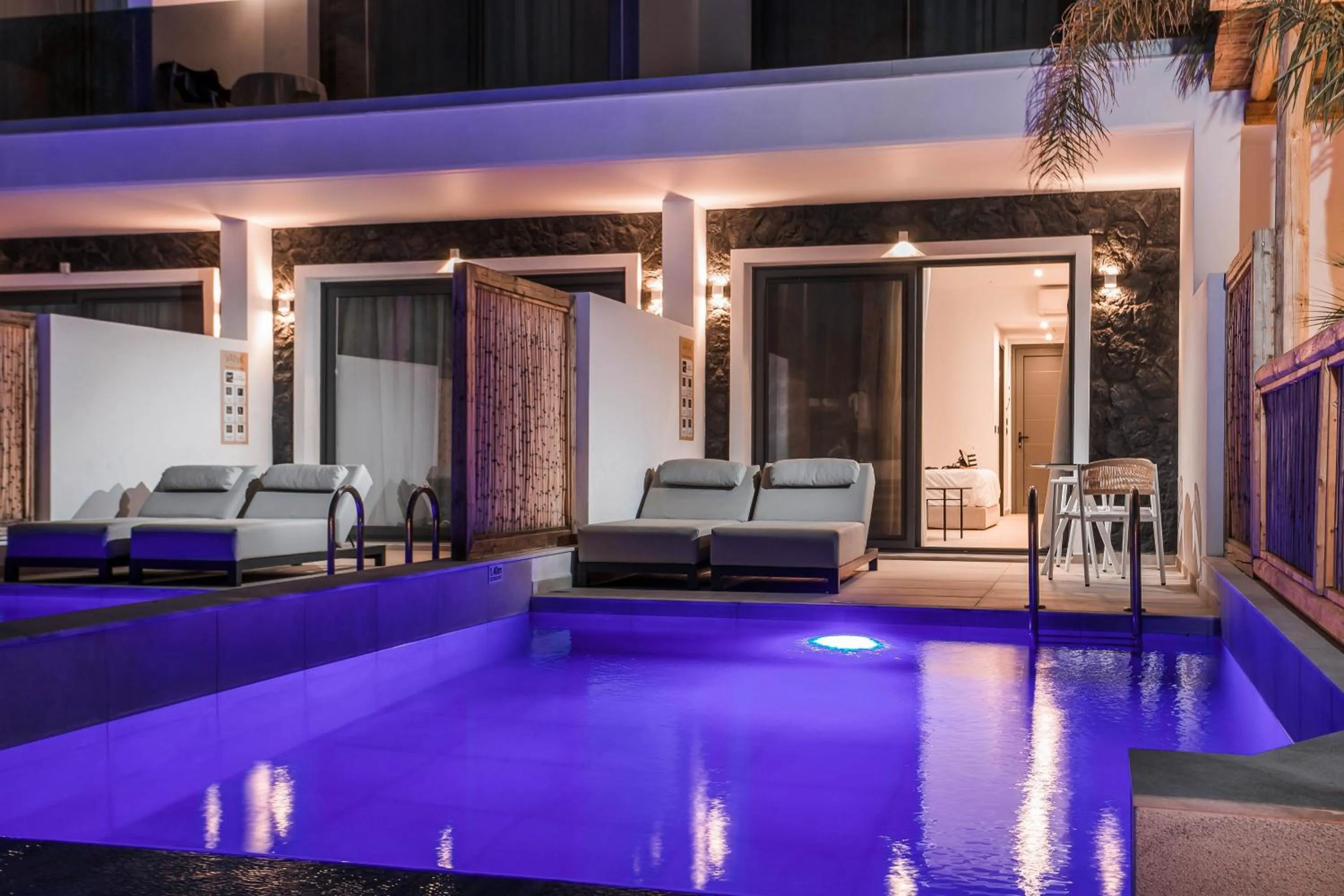 Swimming pool in Vanik Suites