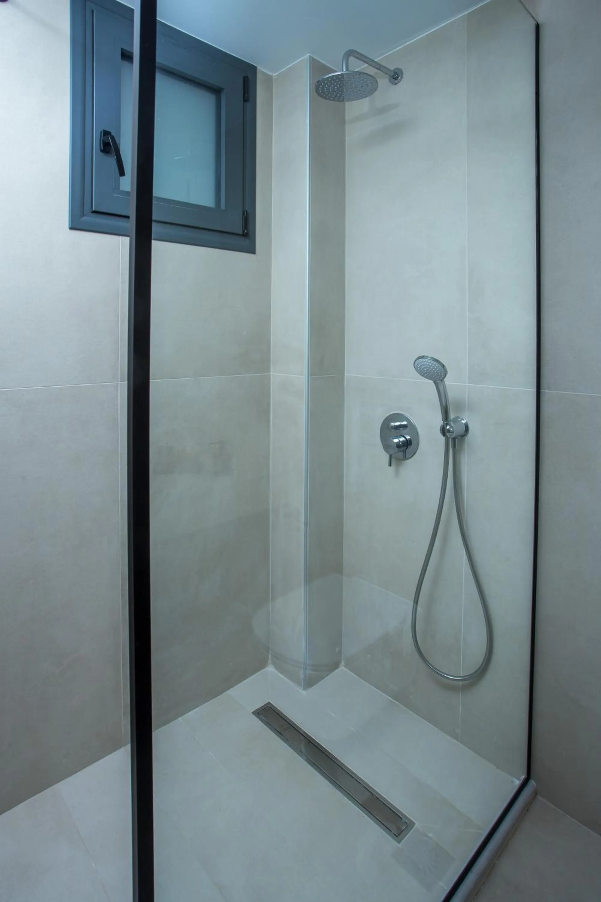 Bathroom in Vanik Suites