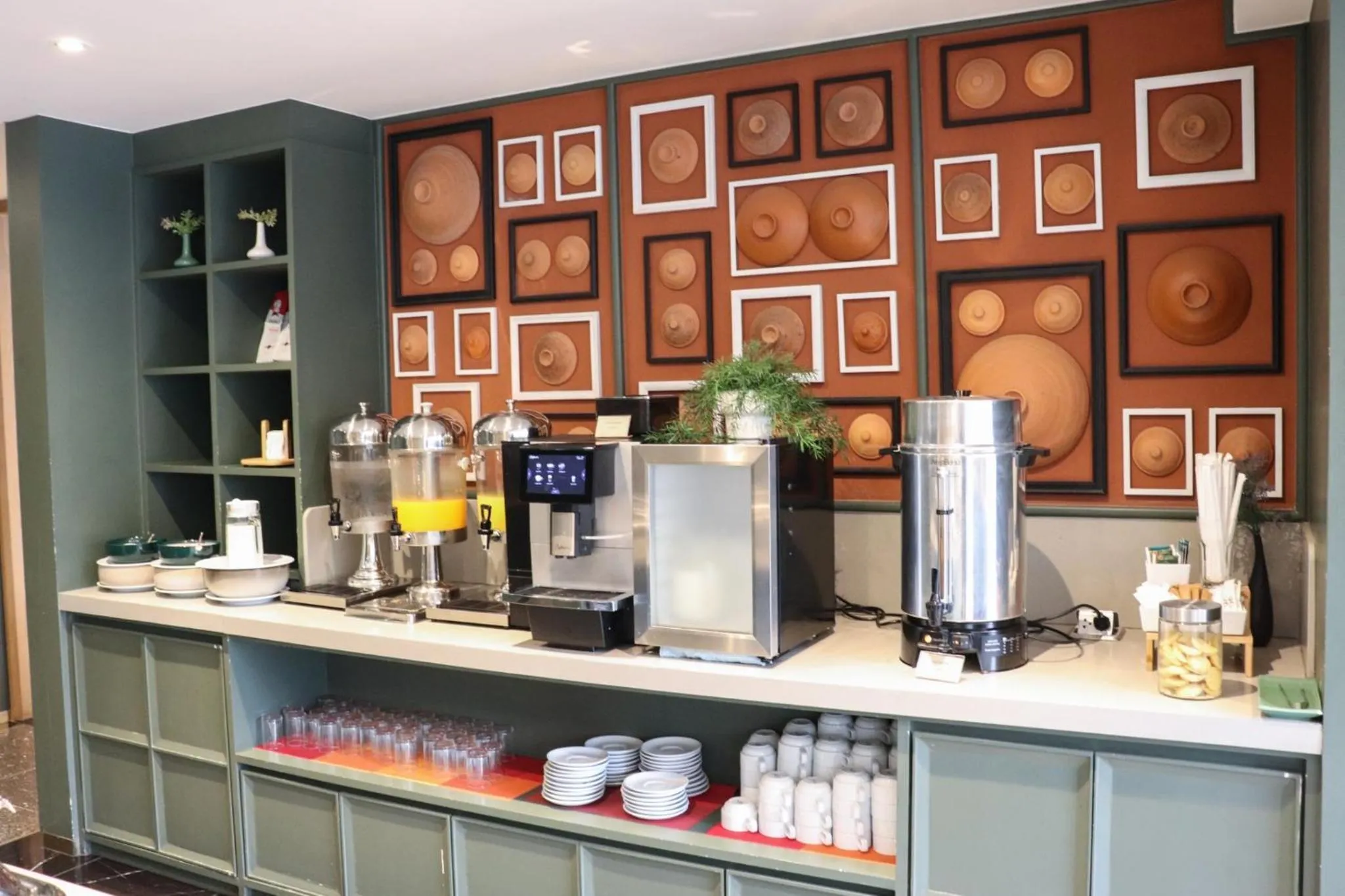 The Quart Ruamrudee by UHG