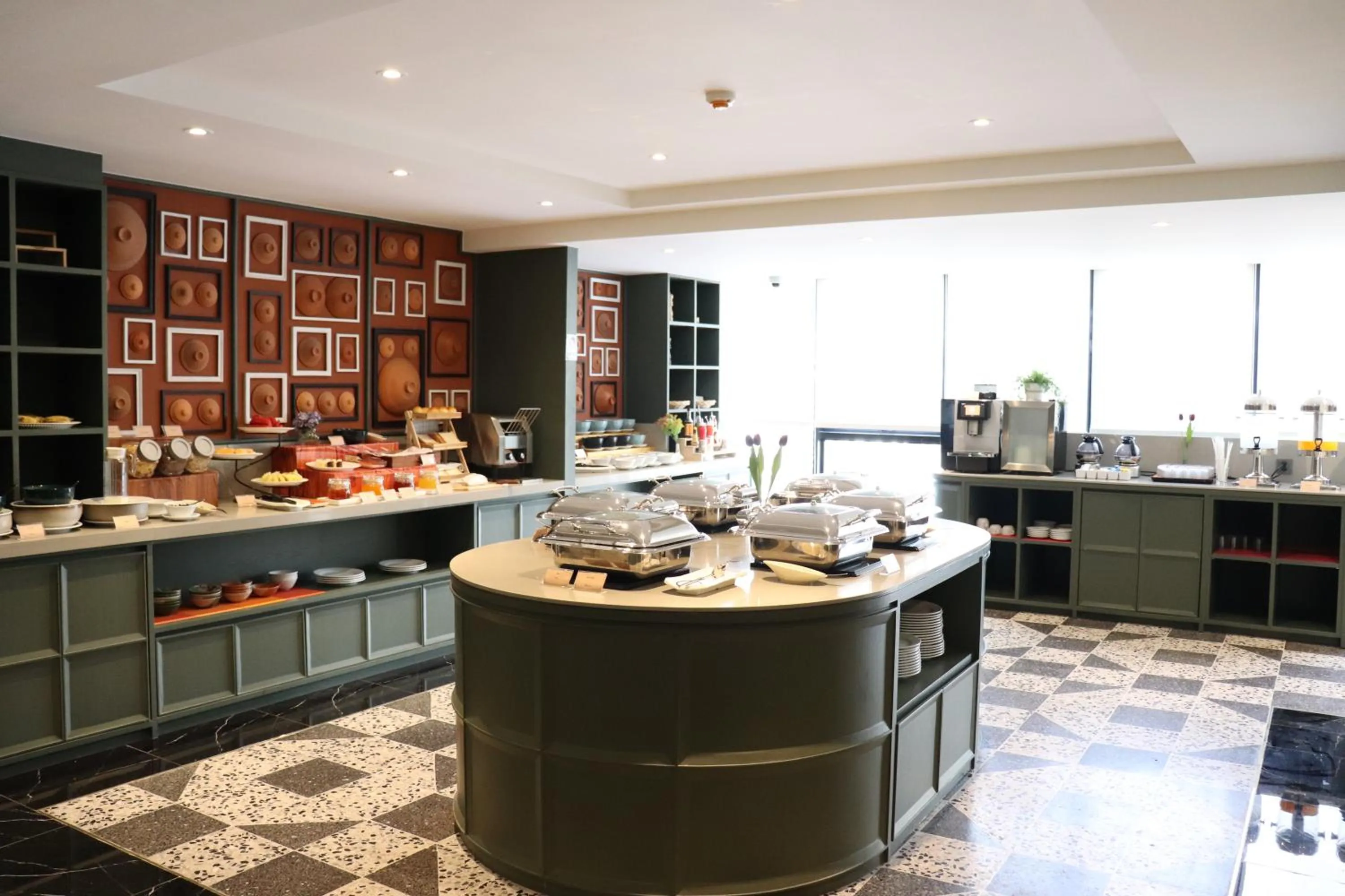 Restaurant/places to eat in The Quart Ruamrudee by UHG