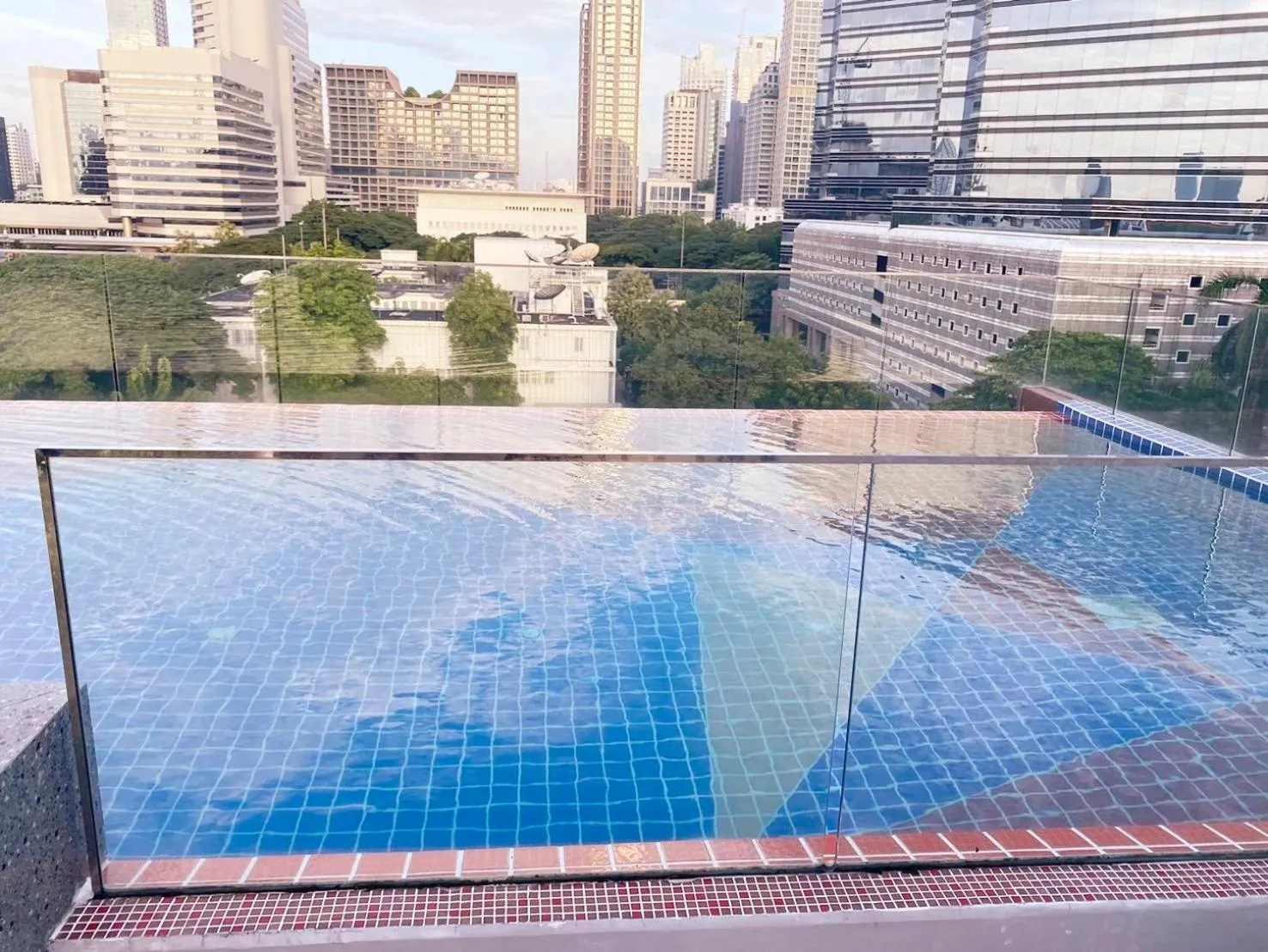 The Quart Ruamrudee by UHG