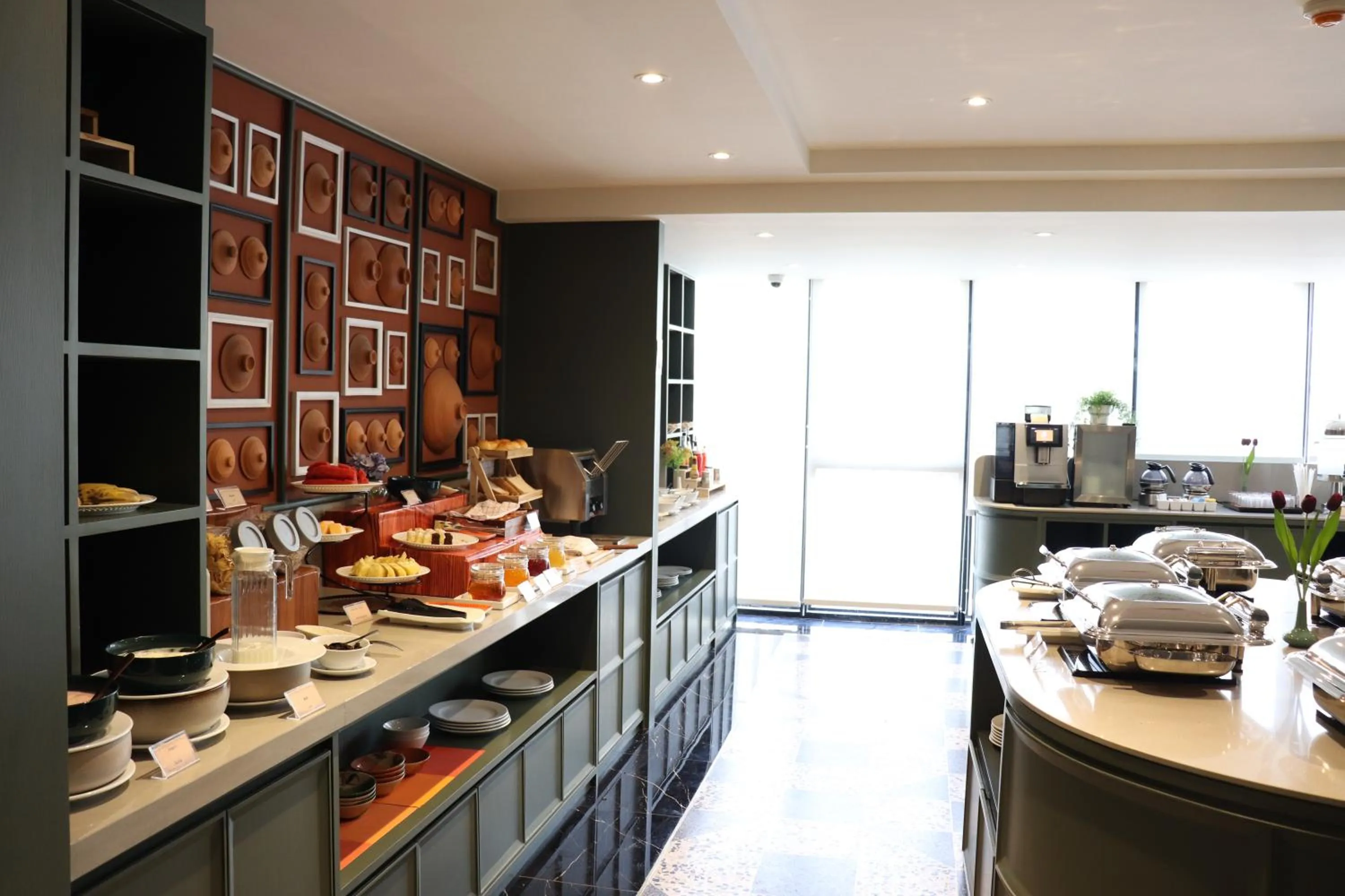 Buffet breakfast in The Quart Ruamrudee by UHG