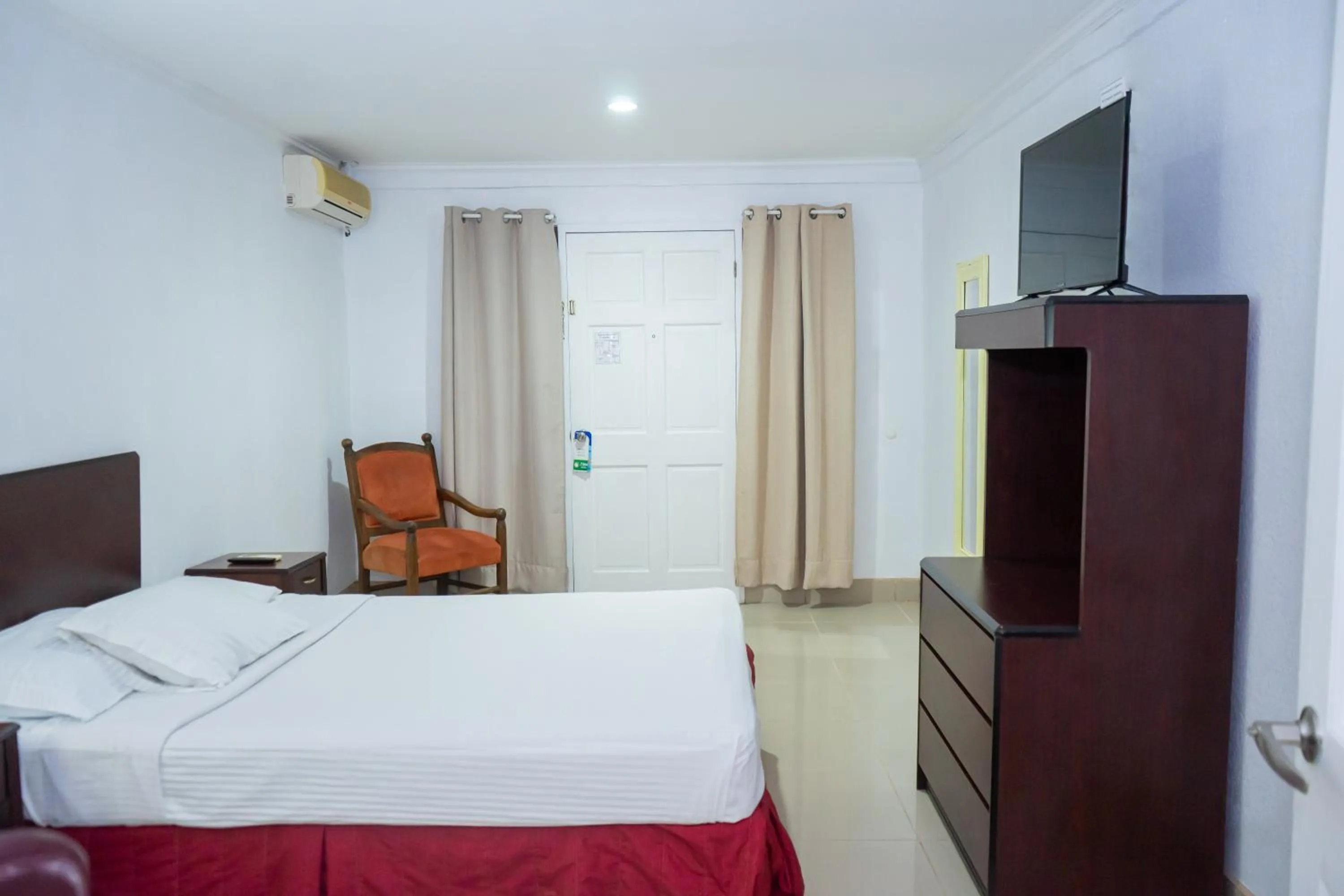 Bedroom, Bed in Hotel Zima