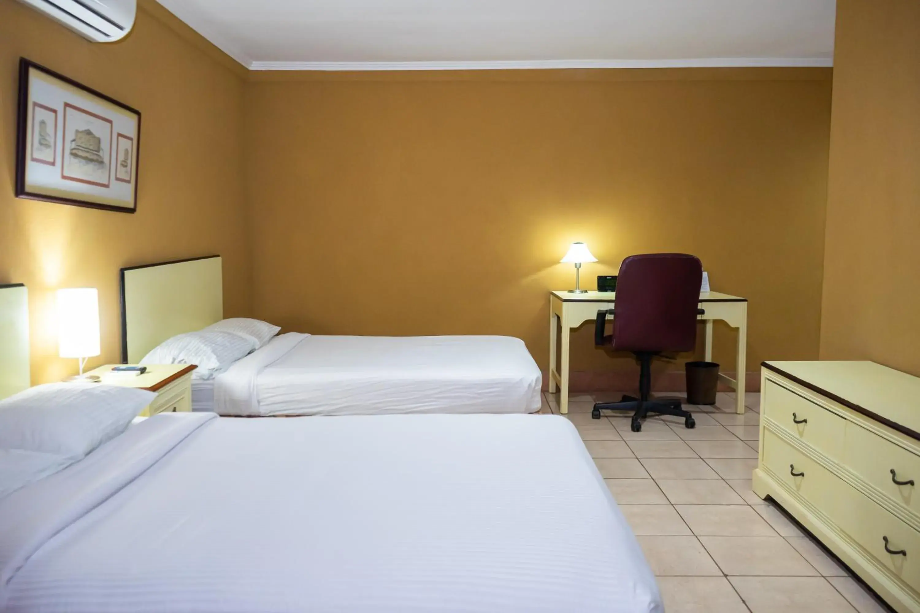 Double Room with 2 Double Beds - single occupancy - Non-Smoking in Hotel Zima Double Room with 2 Double Beds - single occupancy - Non-Smoking in Hotel Zima