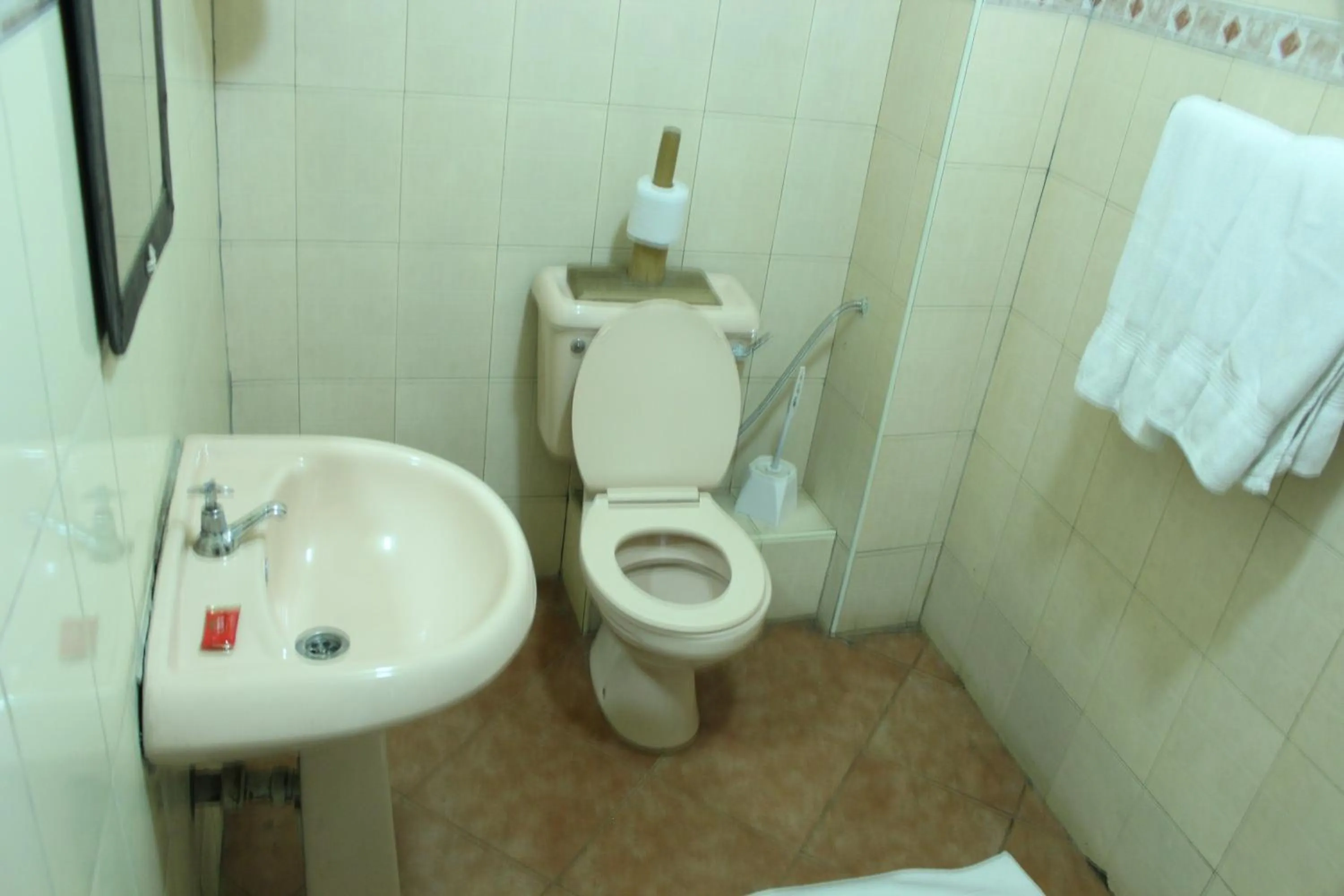 Toilet in Khweza Bed and Breakfast