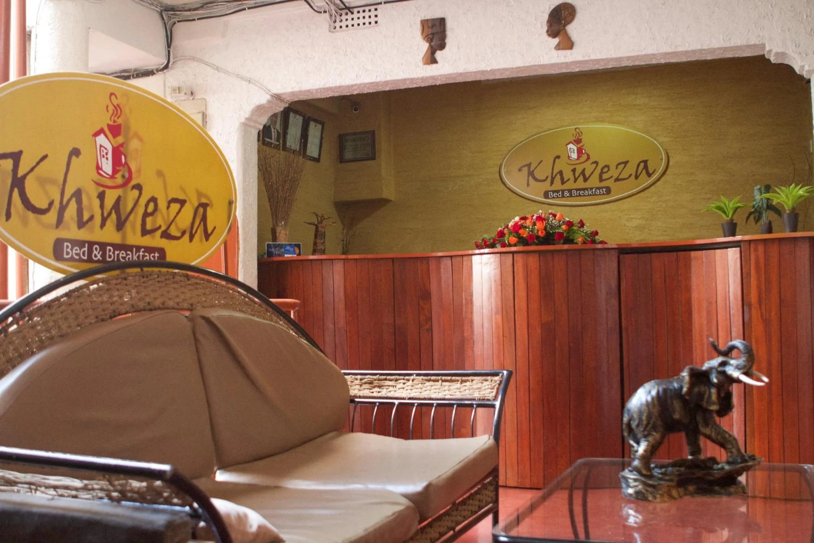 Lobby or reception in Khweza Bed and Breakfast