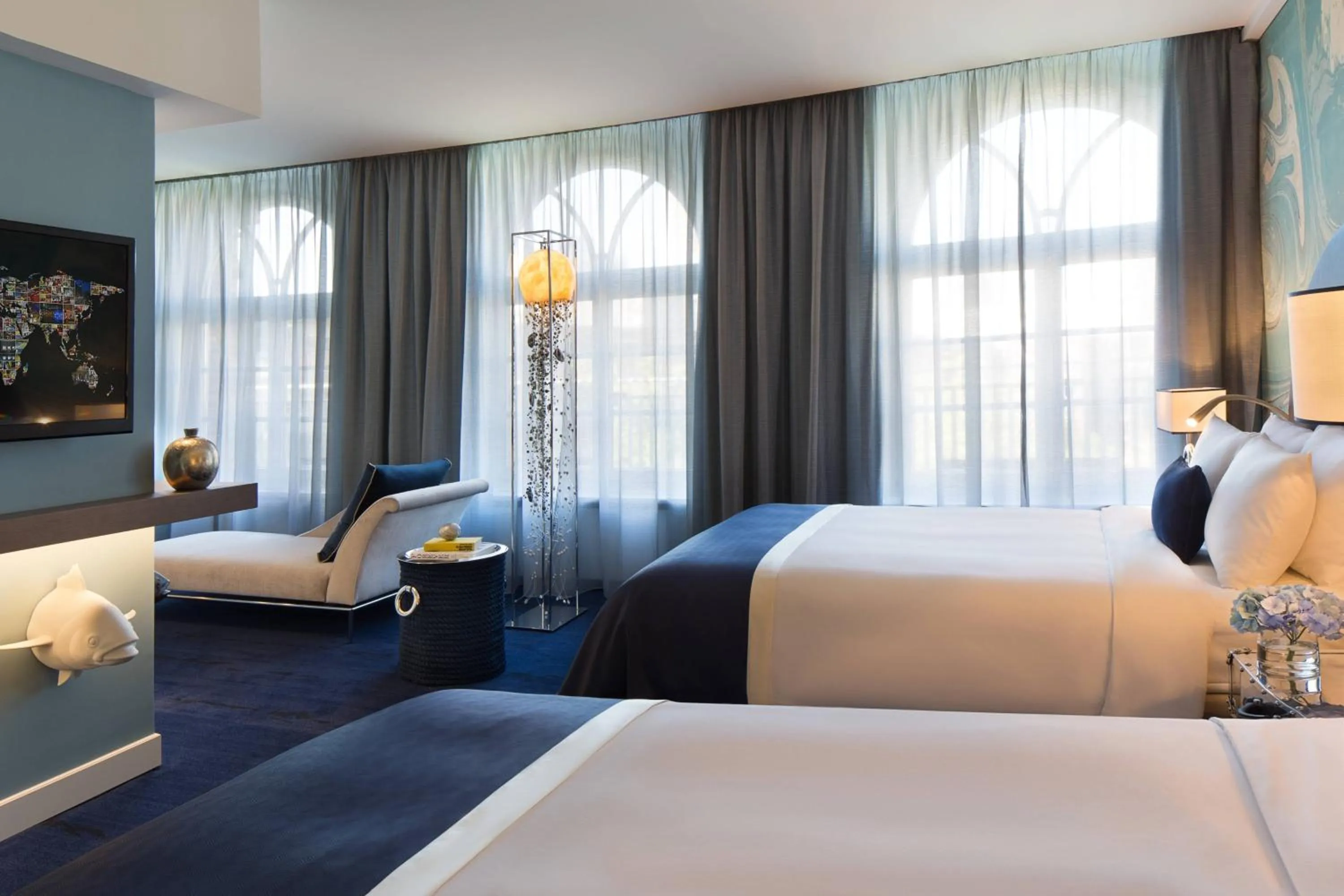 Photo of the whole room, Bed in Renaissance Hamburg Hotel