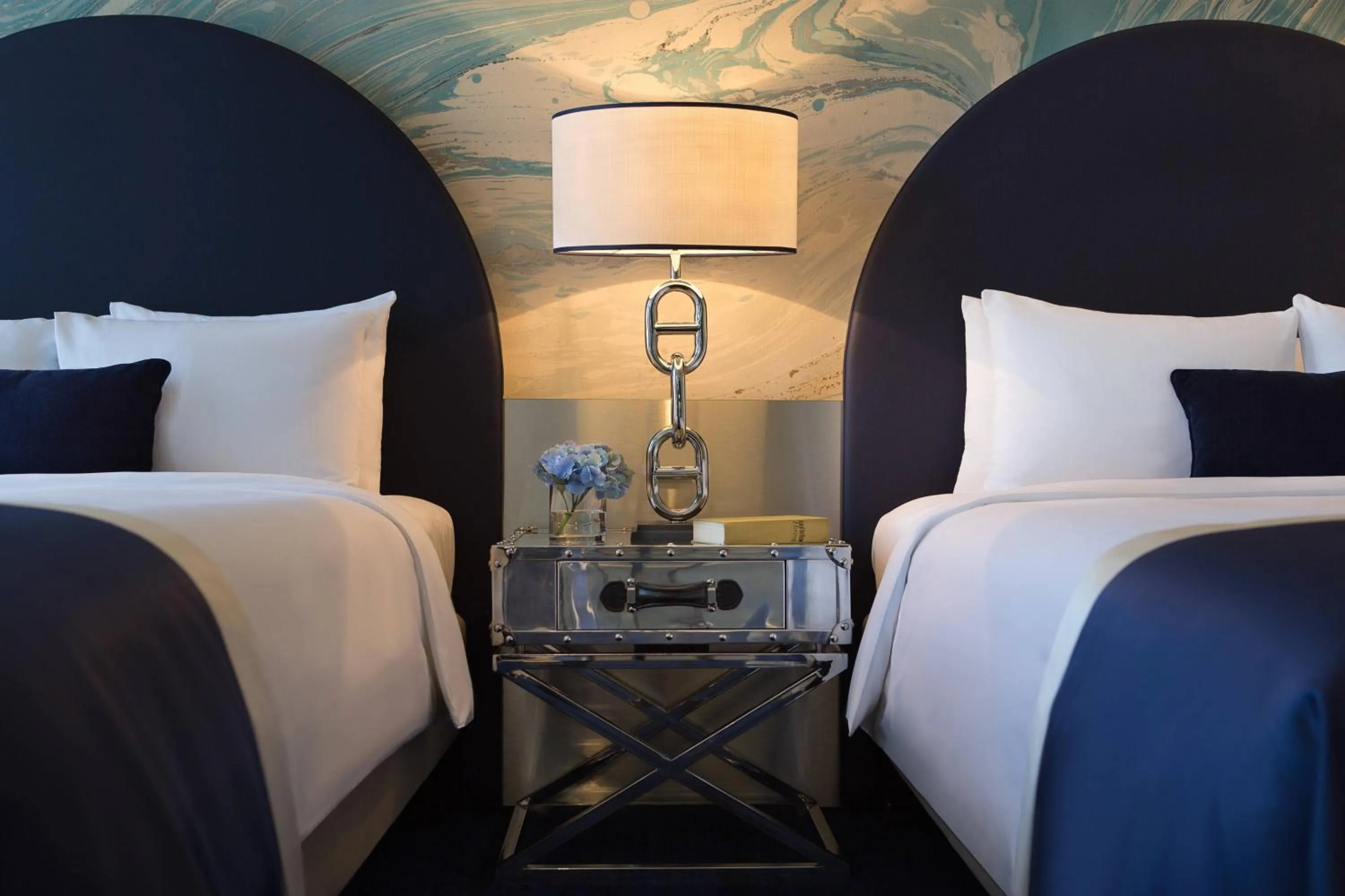 Photo of the whole room, Bed in Renaissance Hamburg Hotel