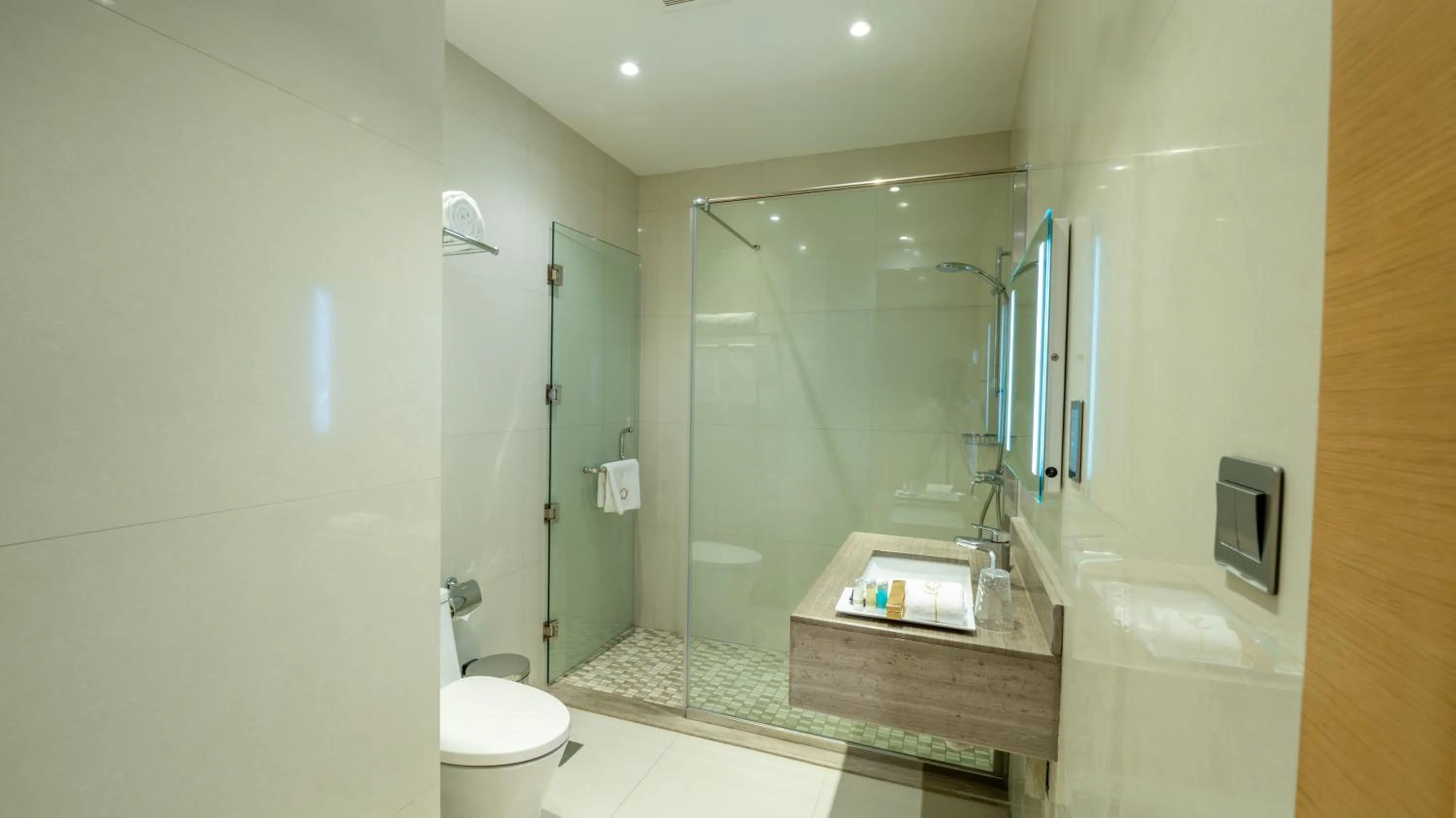Shower in Aram Hotel - AlMeshael Exit 18 فندق آرام - حي المشاعل مخرج 18