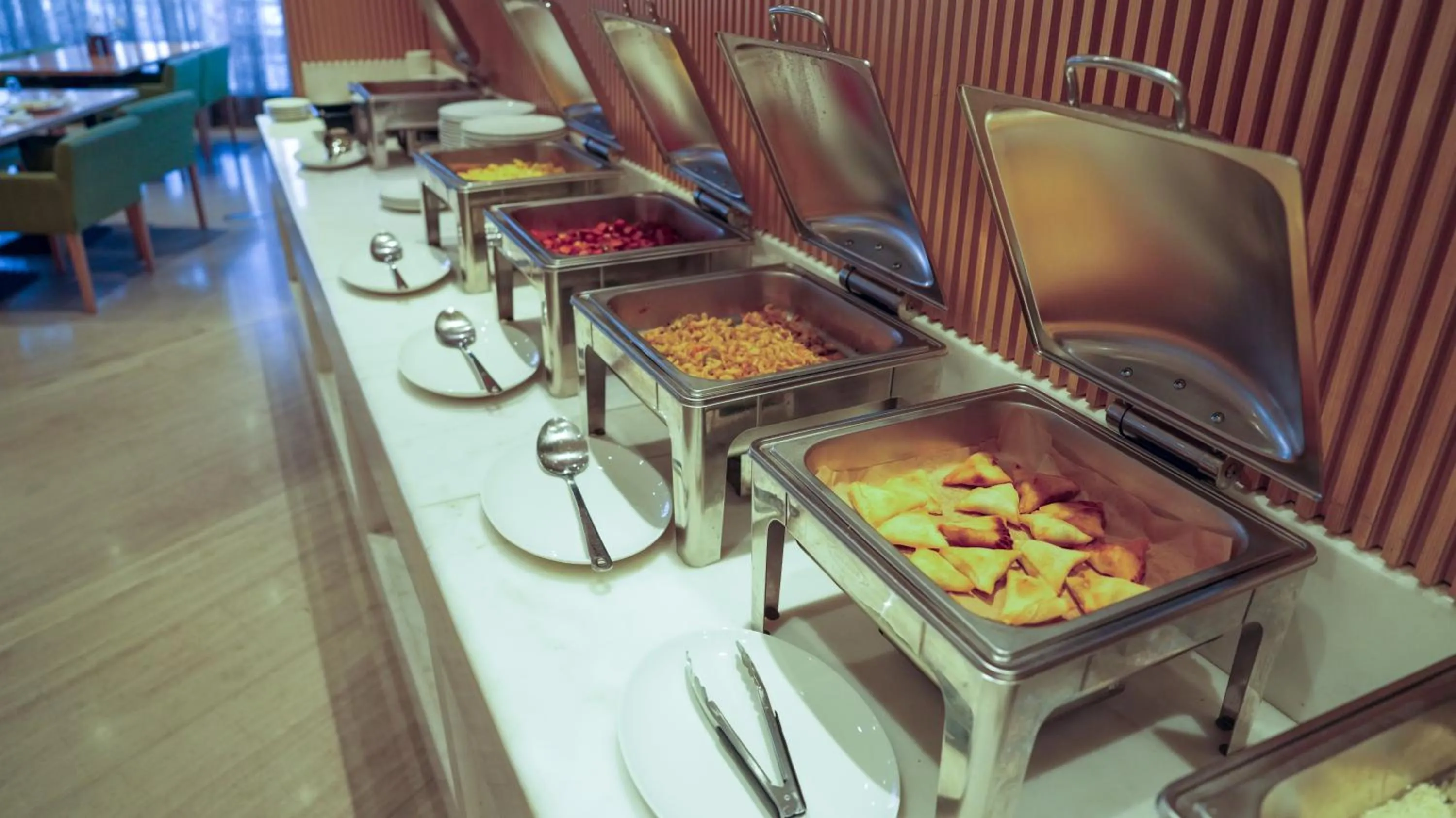 Restaurant/places to eat in Aram Hotel - AlMeshael Exit 18 فندق آرام - حي المشاعل مخرج 18