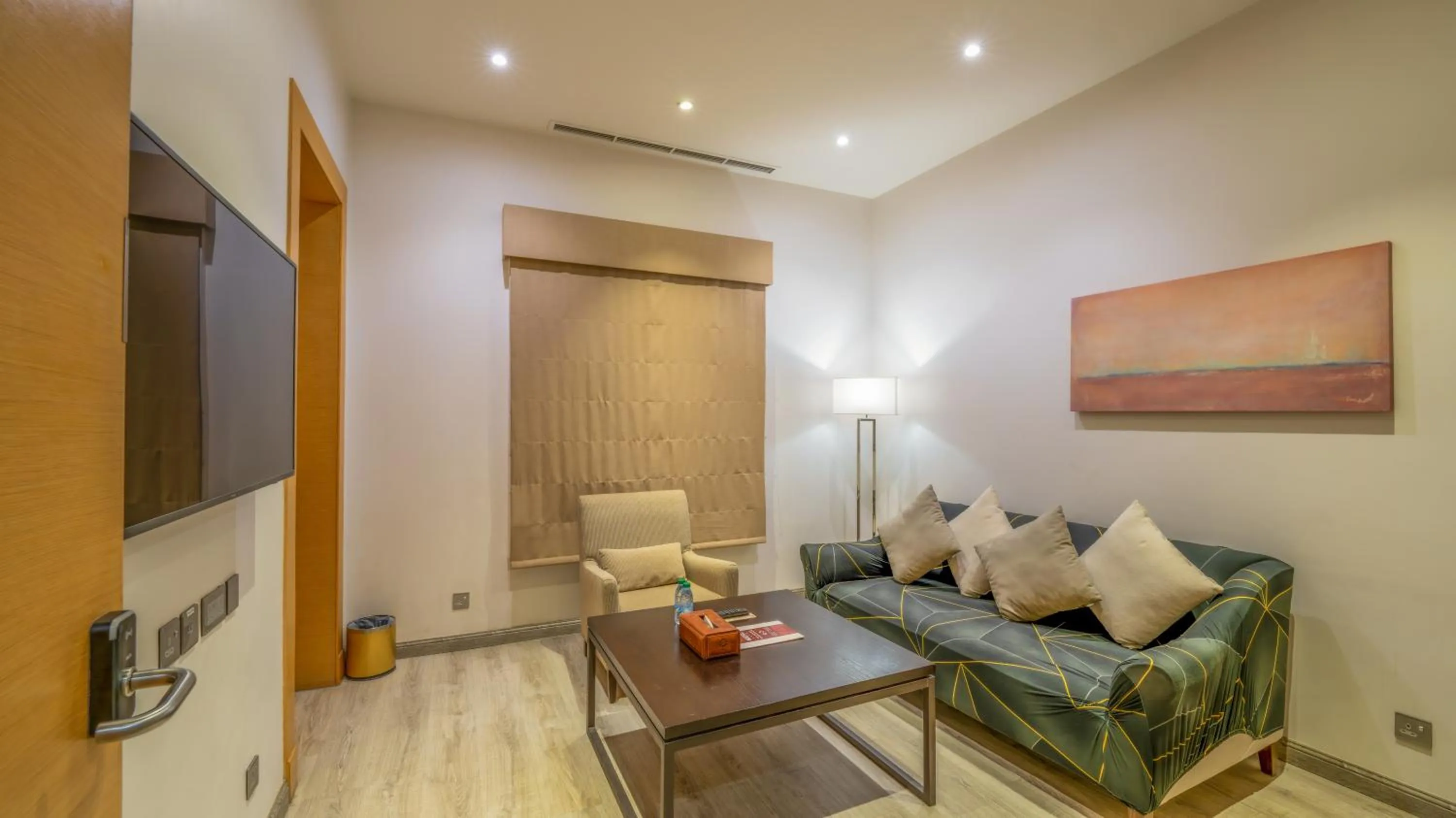 TV and multimedia in Aram Hotel - AlMeshael Exit 18 فندق آرام - حي المشاعل مخرج 18