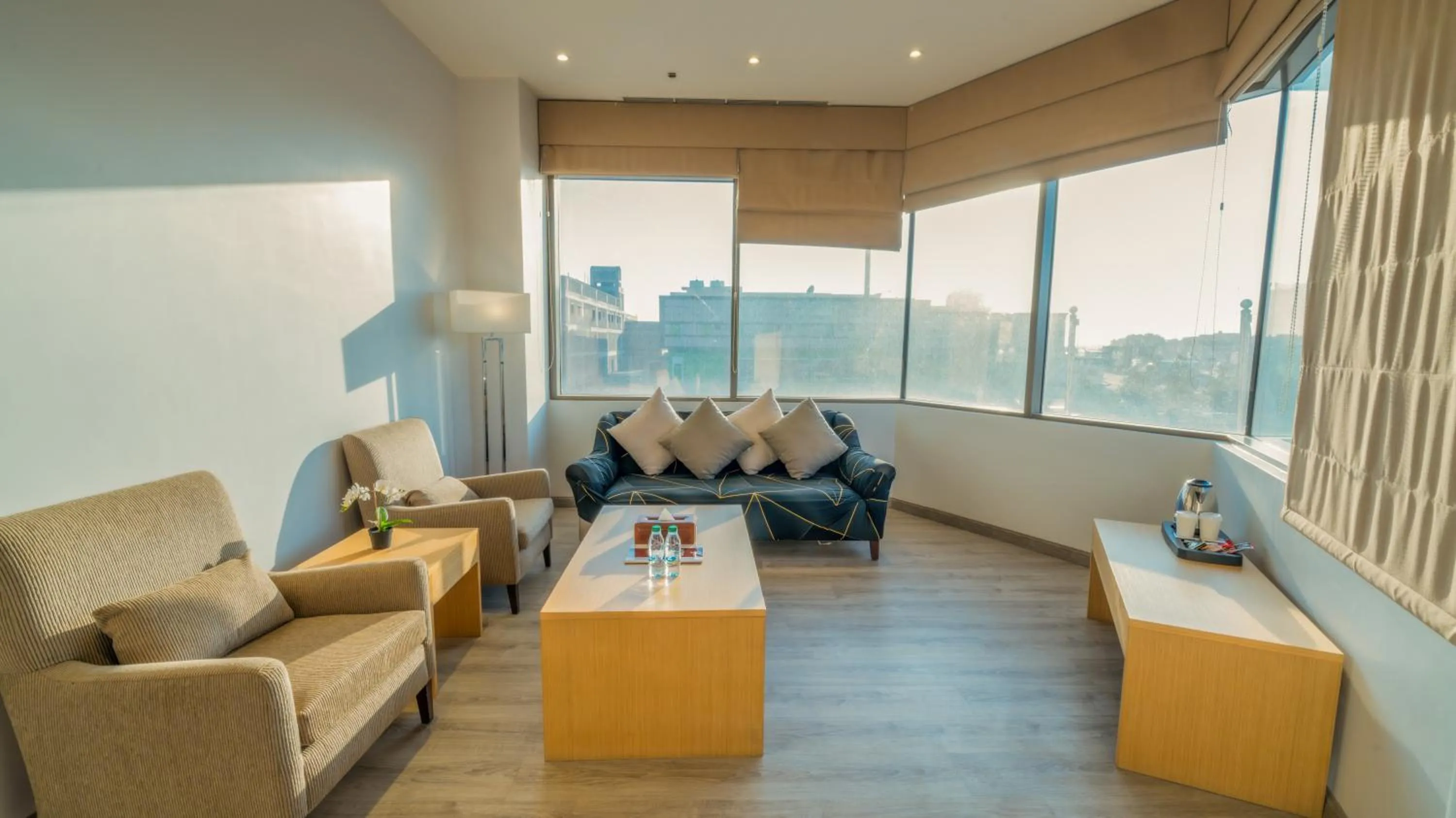 Seating area in Aram Hotel - AlMeshael Exit 18 فندق آرام - حي المشاعل مخرج 18
