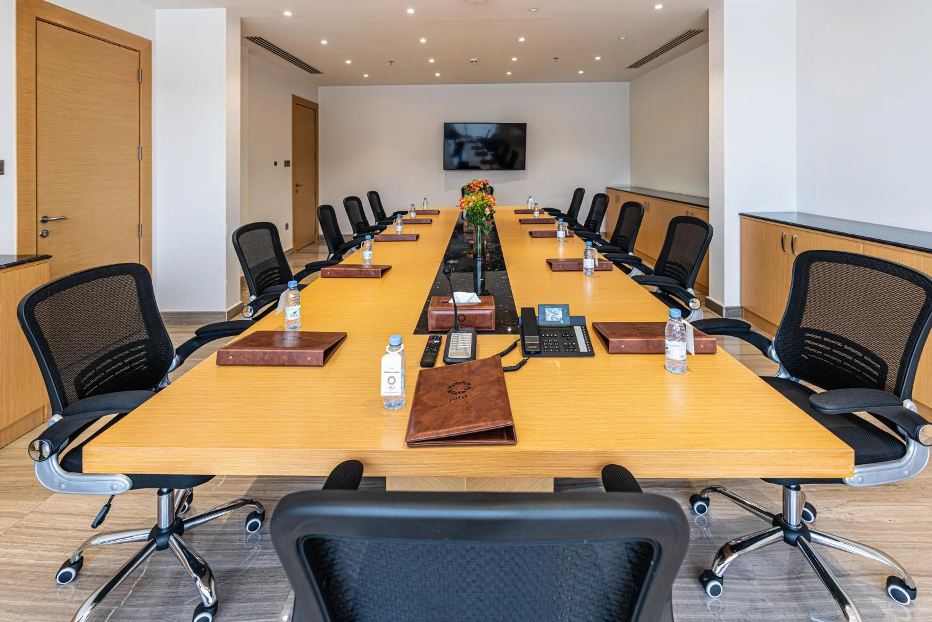 Meeting/conference room in Aram Hotel - AlMeshael Exit 18 فندق آرام - حي المشاعل مخرج 18
