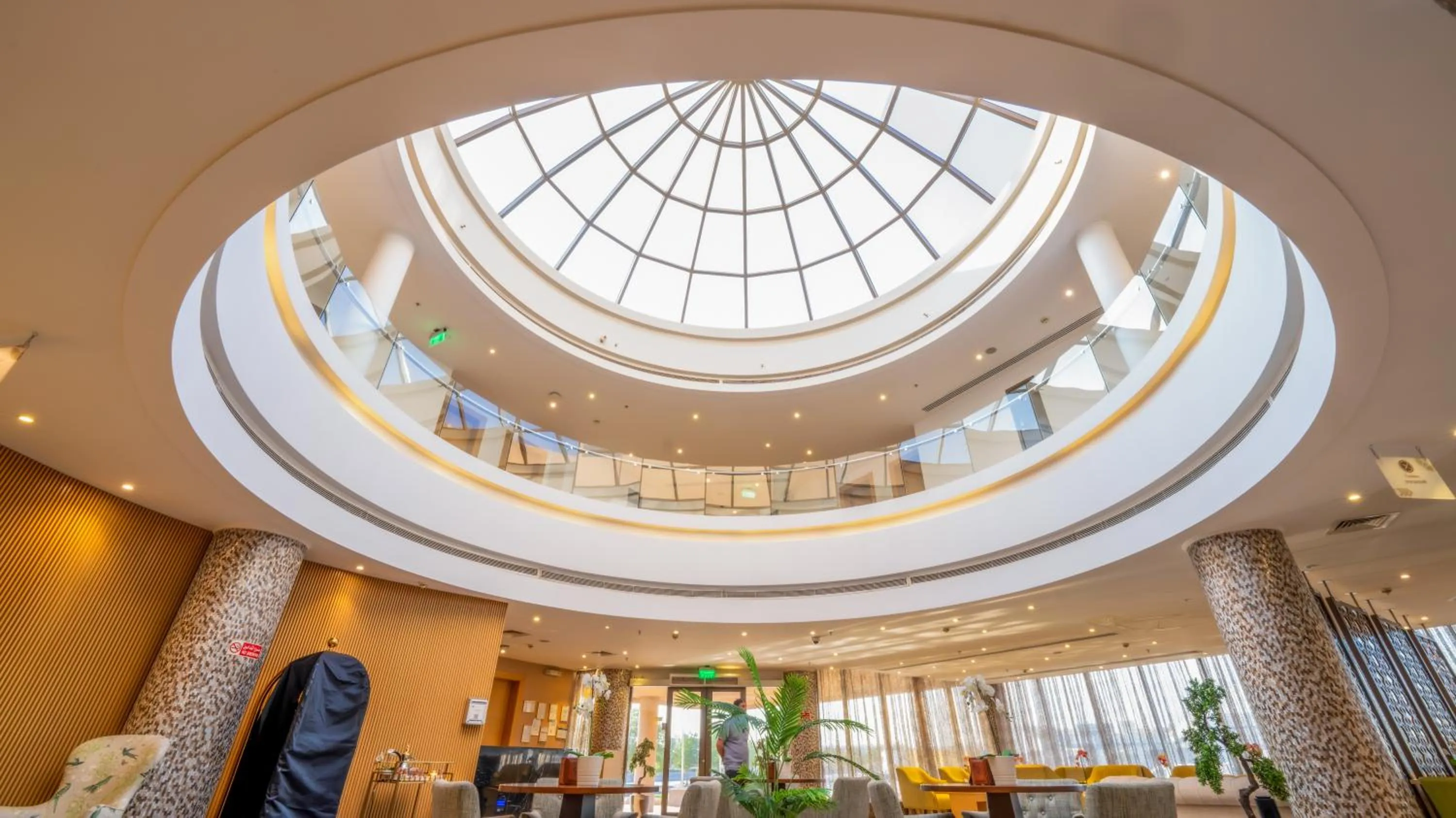 Property building in Aram Hotel - AlMeshael Exit 18 فندق آرام - حي المشاعل مخرج 18