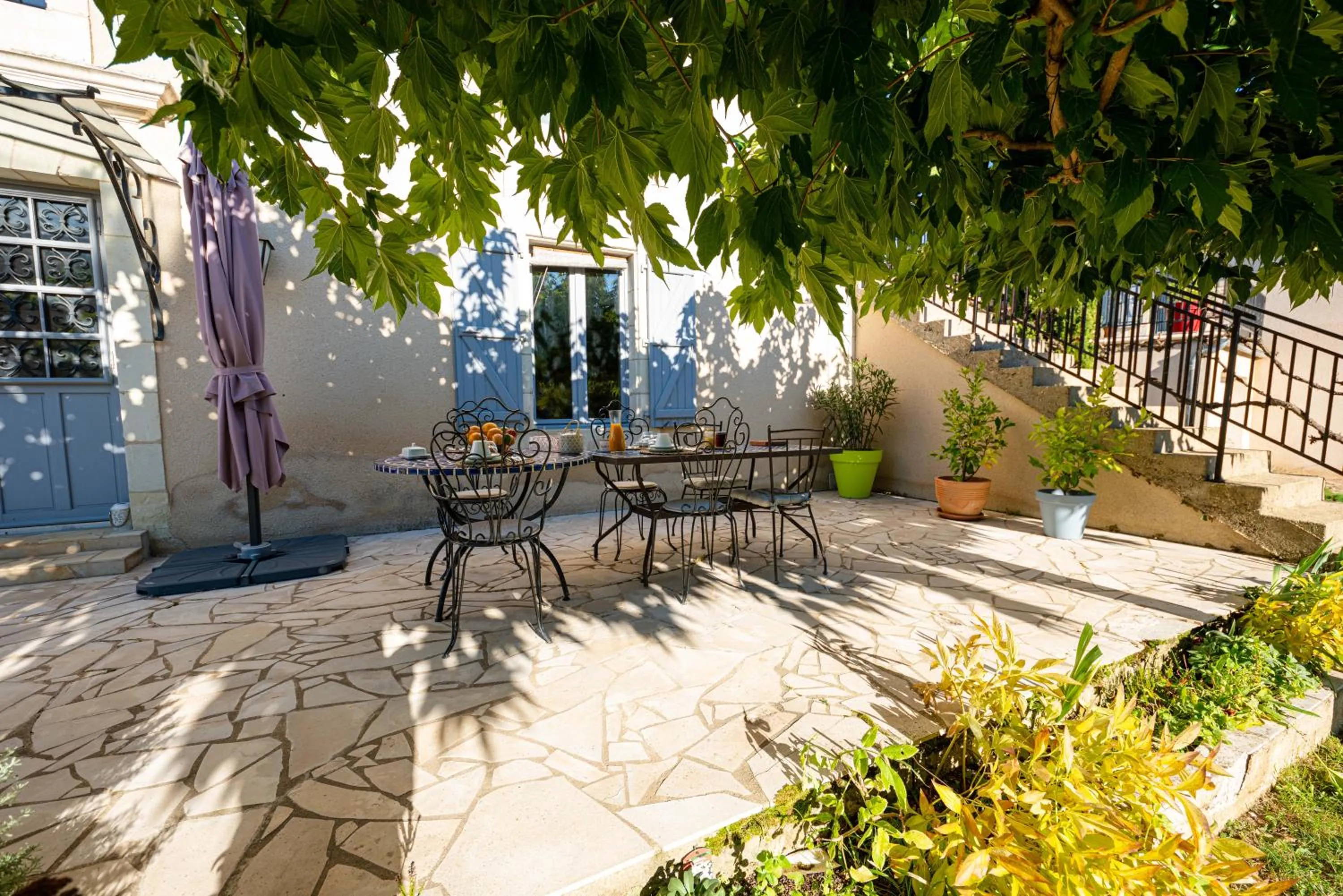 Patio in La maison de Charlotte - chambres d'hôtes-Futuroscope