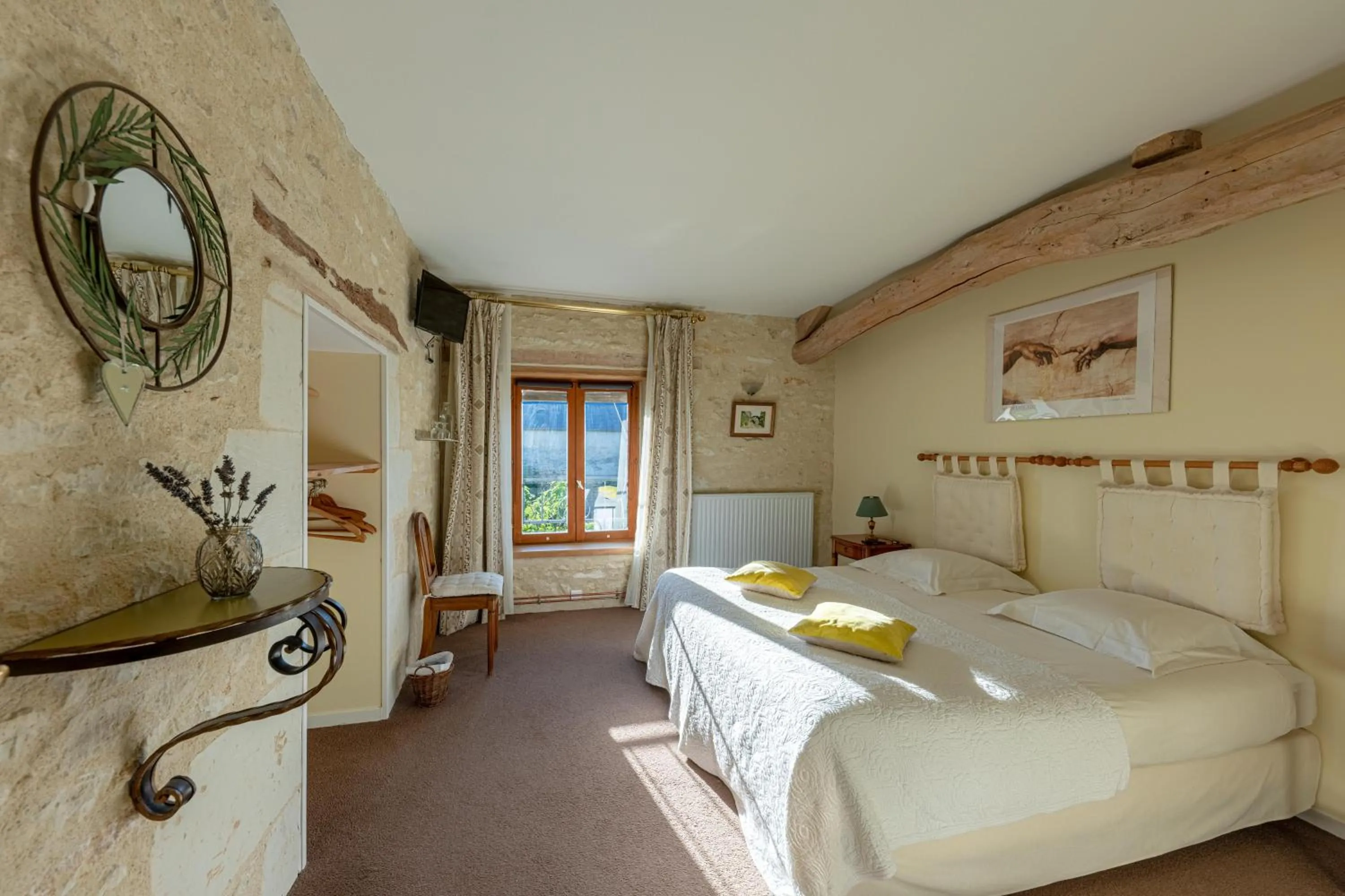 Bedroom, Bed in La maison de Charlotte - chambres d'hôtes-Futuroscope