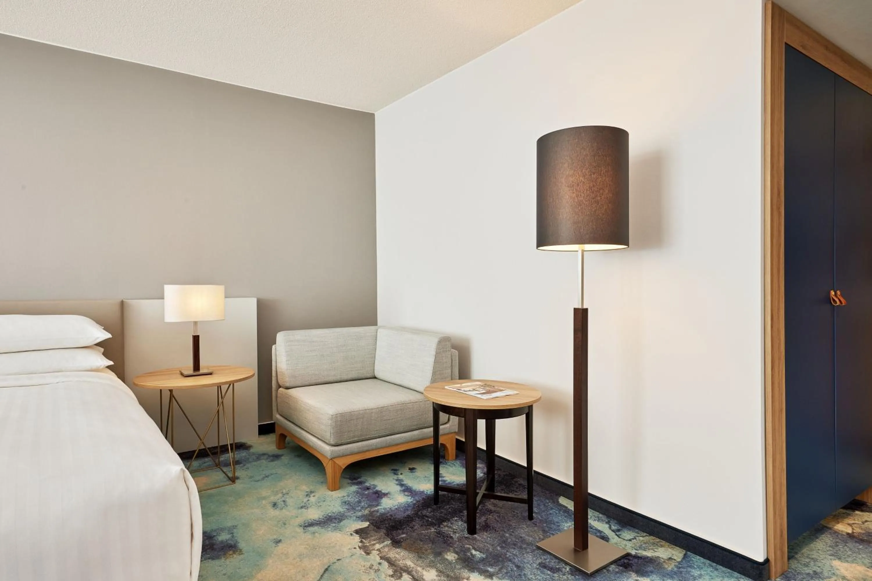 Photo of the whole room, Bed in Hamburg Marriott Hotel