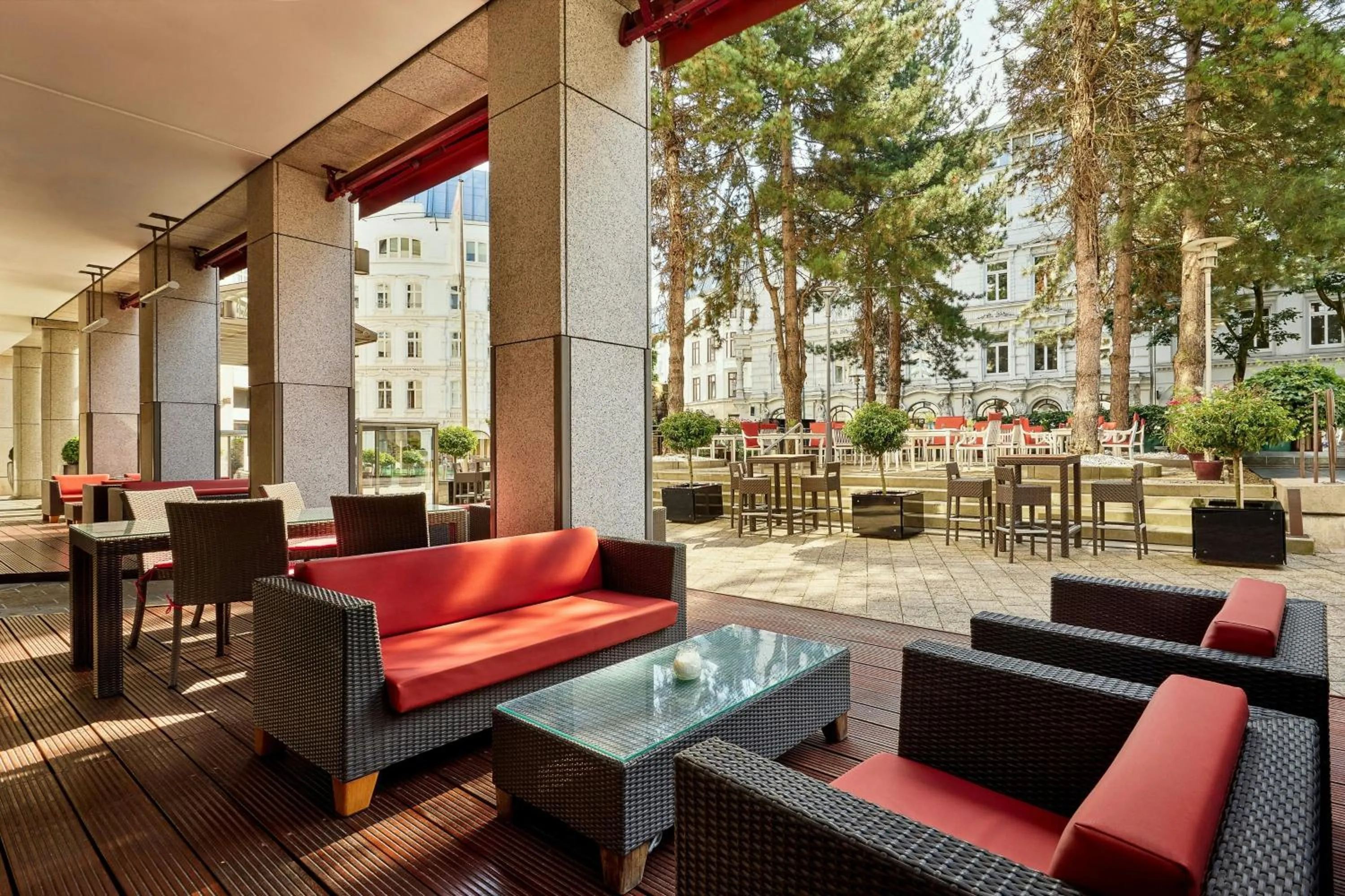 Restaurant/places to eat in Hamburg Marriott Hotel