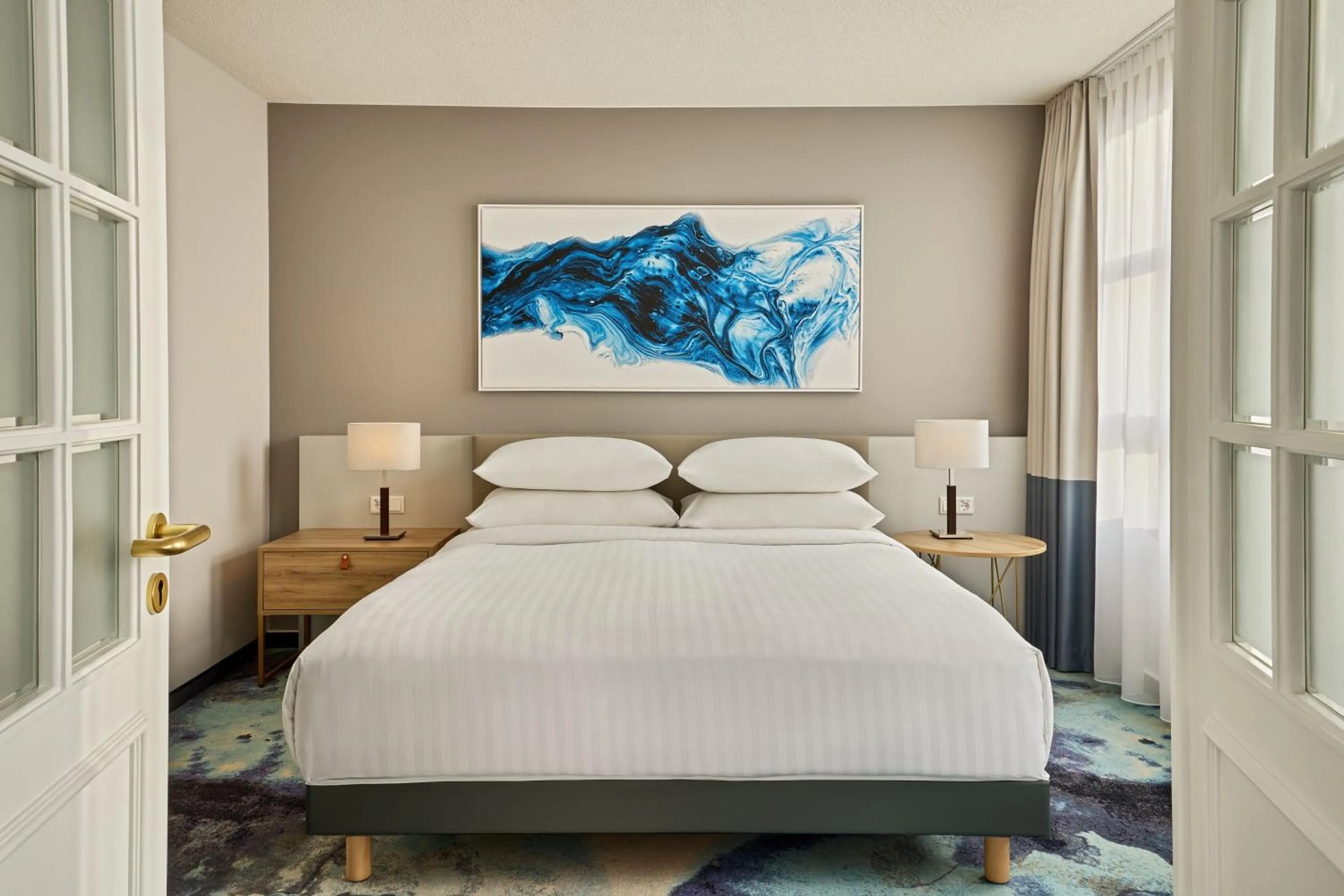 Bedroom, Bed in Hamburg Marriott Hotel