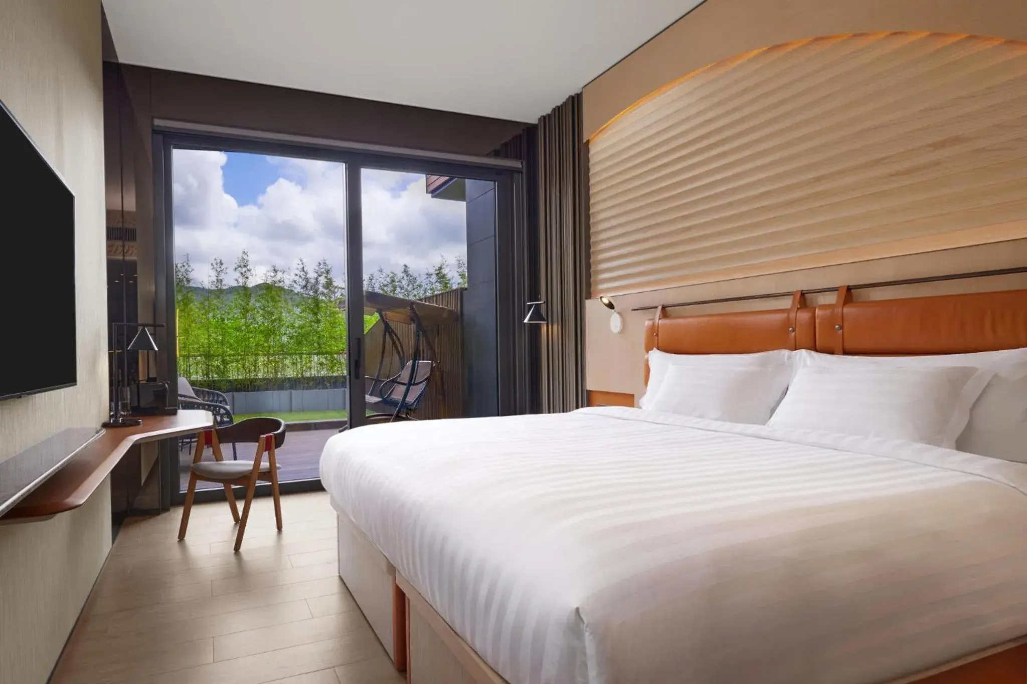 Premium King Room with Terrace Access in WM Hotel Hong Kong, Vignette Collection Premium King Room with Terrace Access in WM Hotel Hong Kong, Vignette Collection