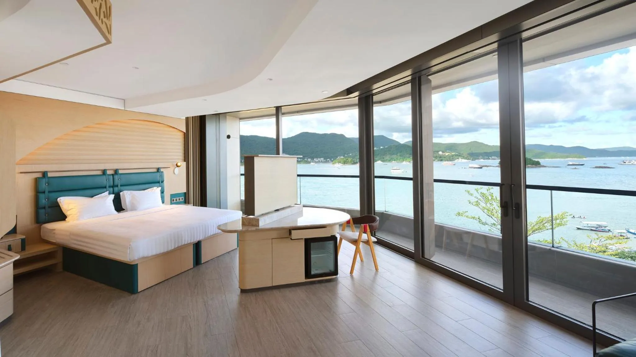 Photo of the whole room, Bed in WM Hotel Hong Kong, Vignette Collection